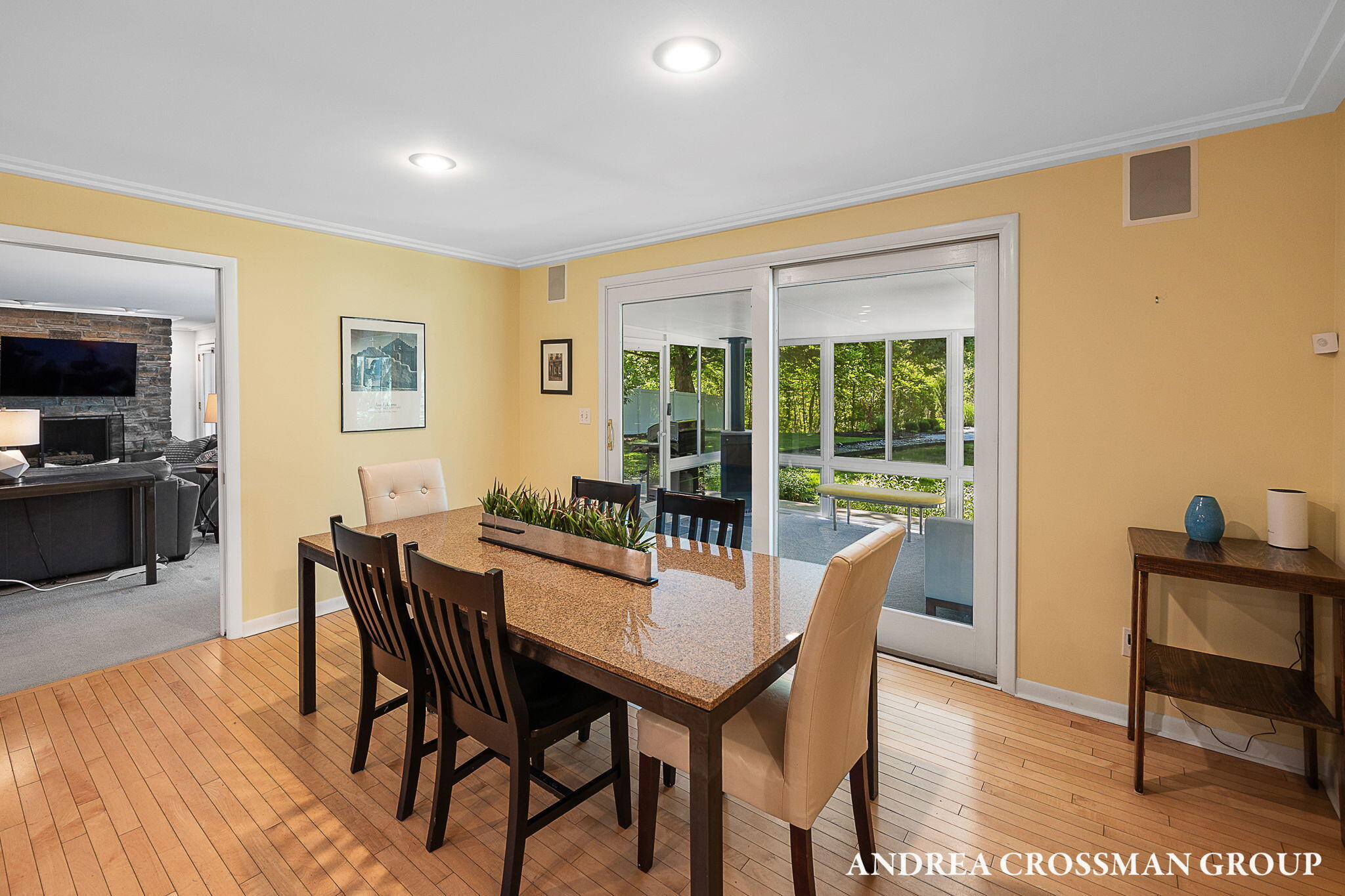 2056 Lakeshore Drive