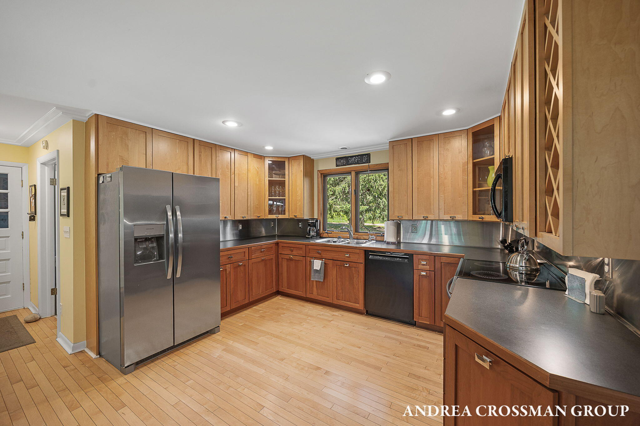 2056 Lakeshore Drive