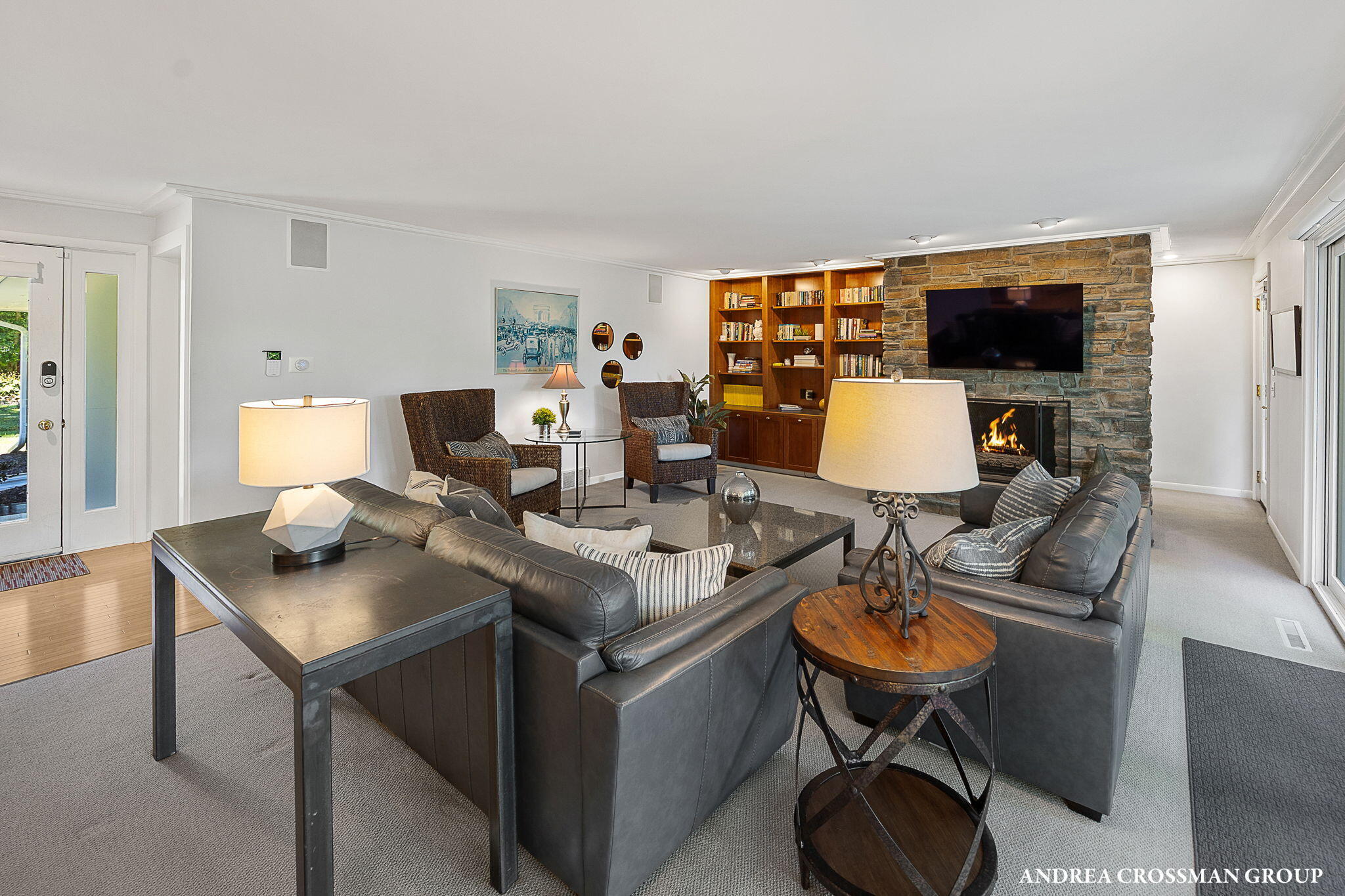2056 Lakeshore Drive