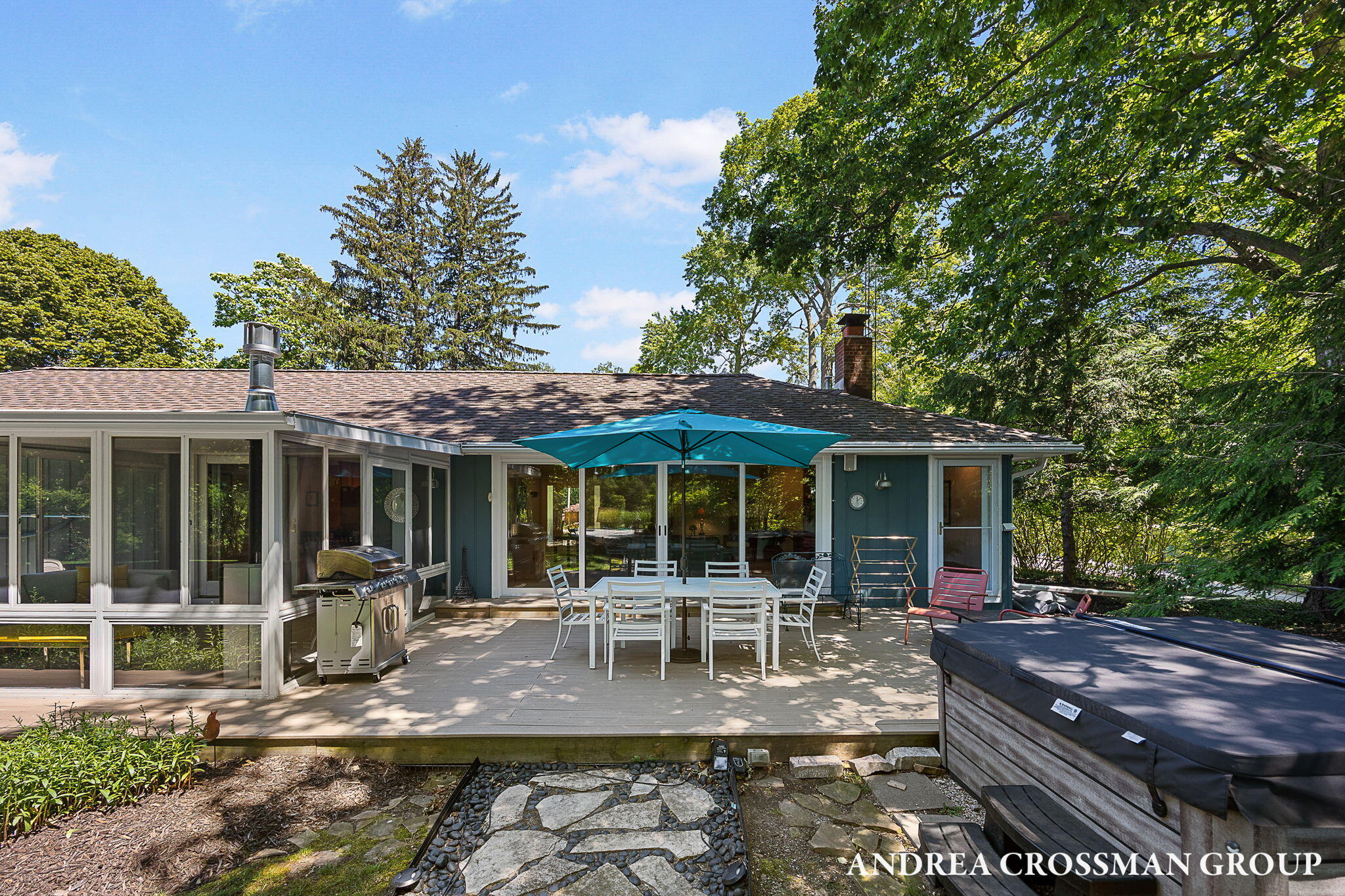 2056 Lakeshore Drive