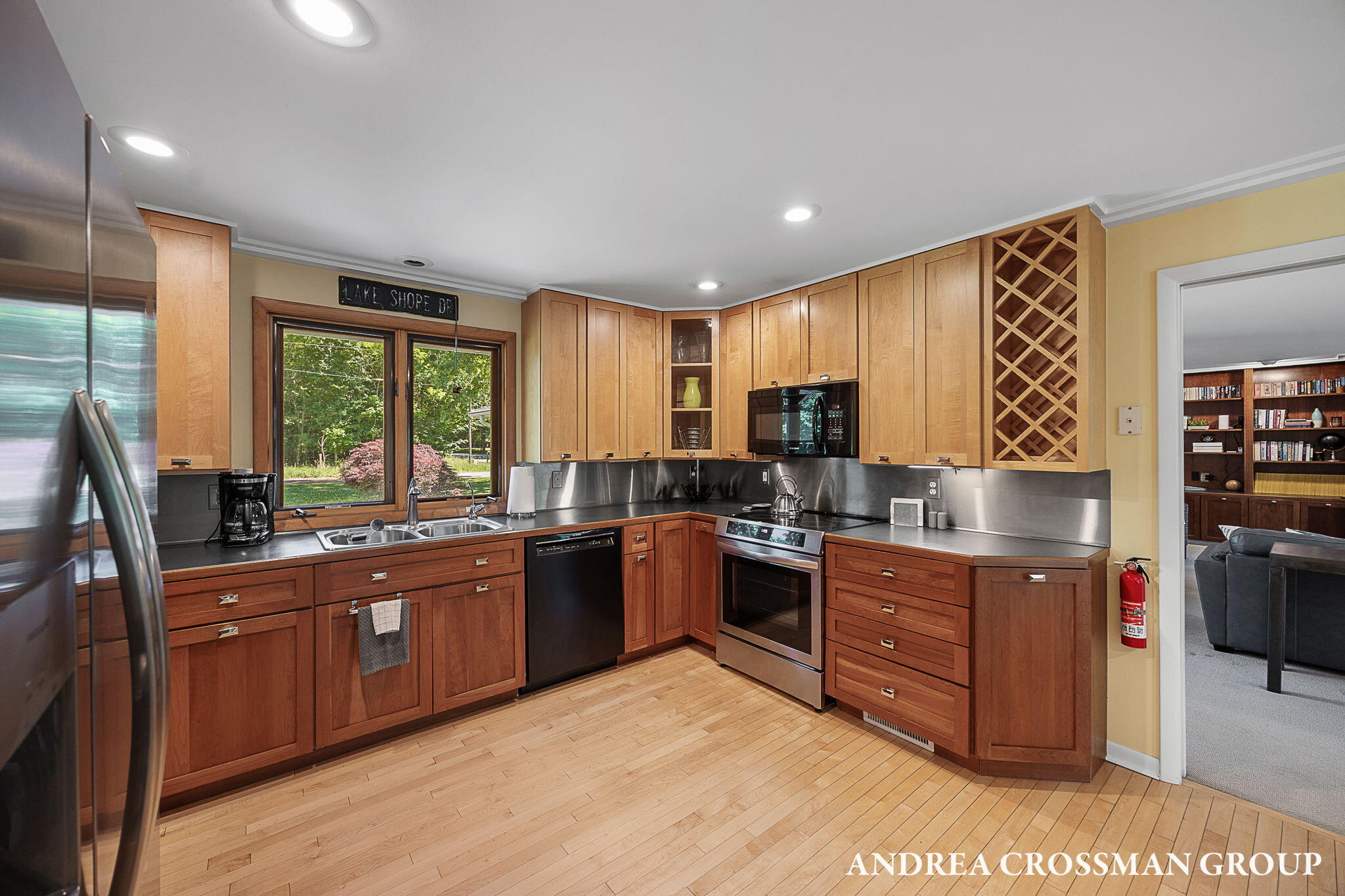 2056 Lakeshore Drive
