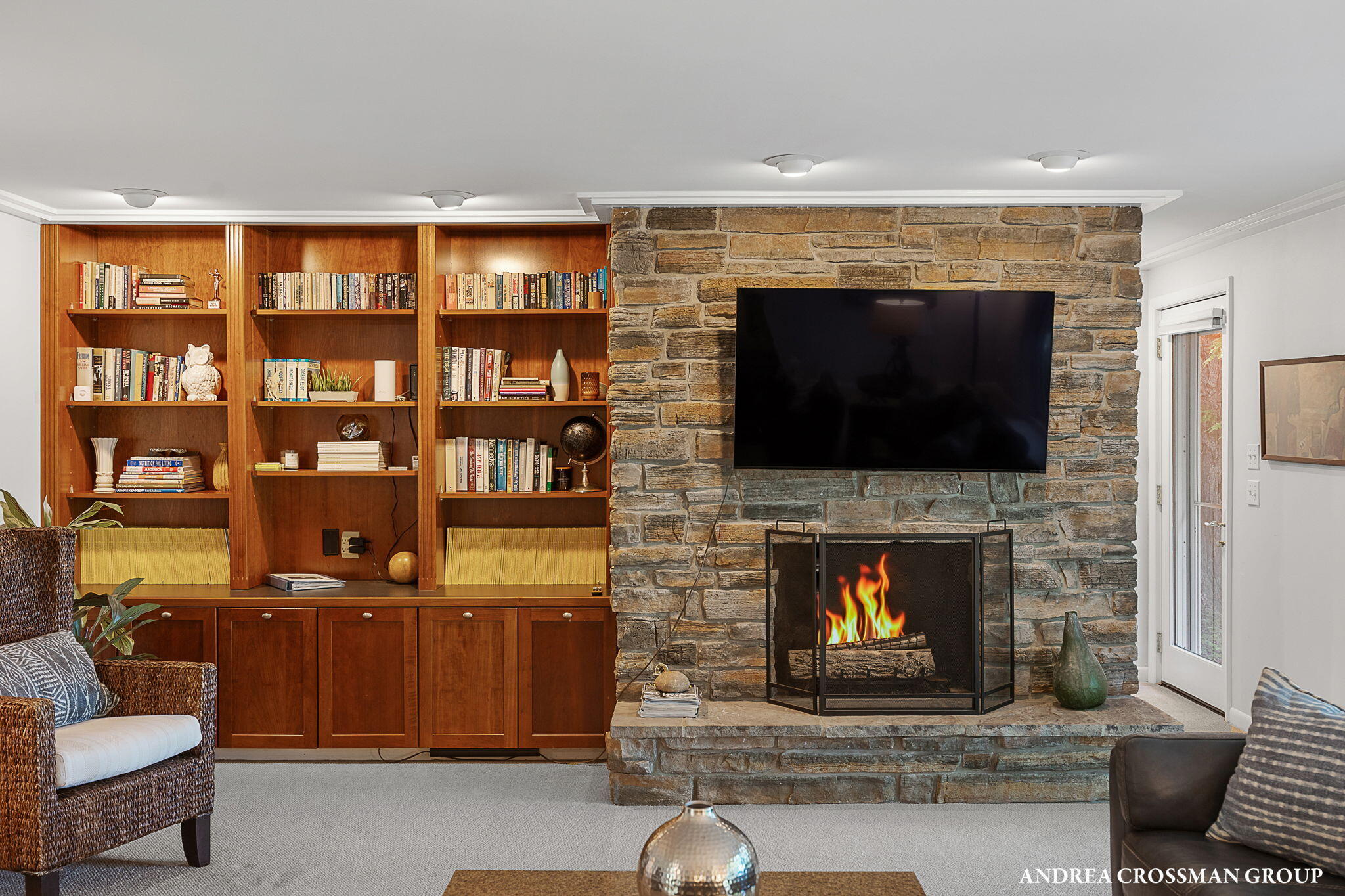2056 Lakeshore Drive