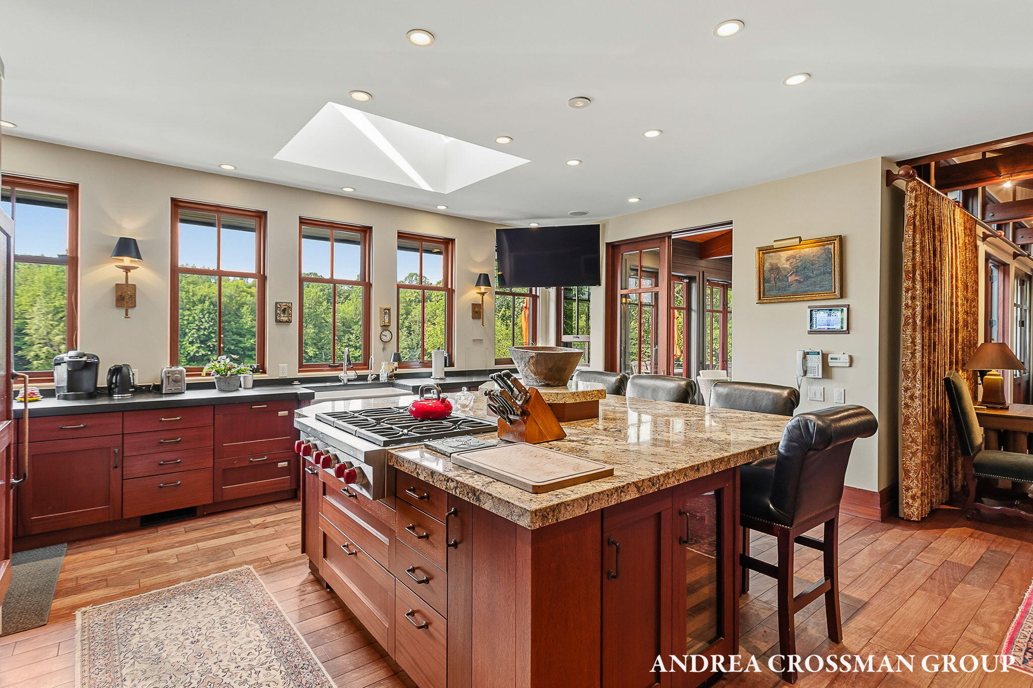2048 Lakeshore Drive