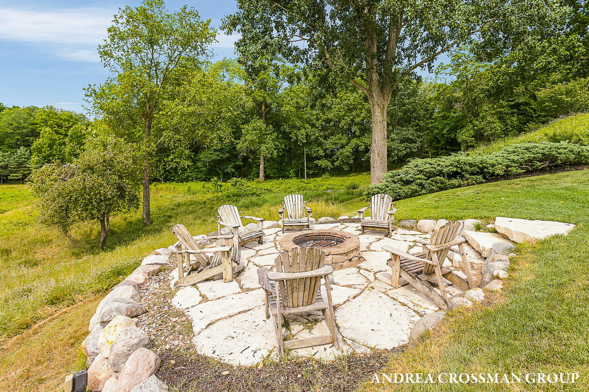 2048 Lakeshore Drive