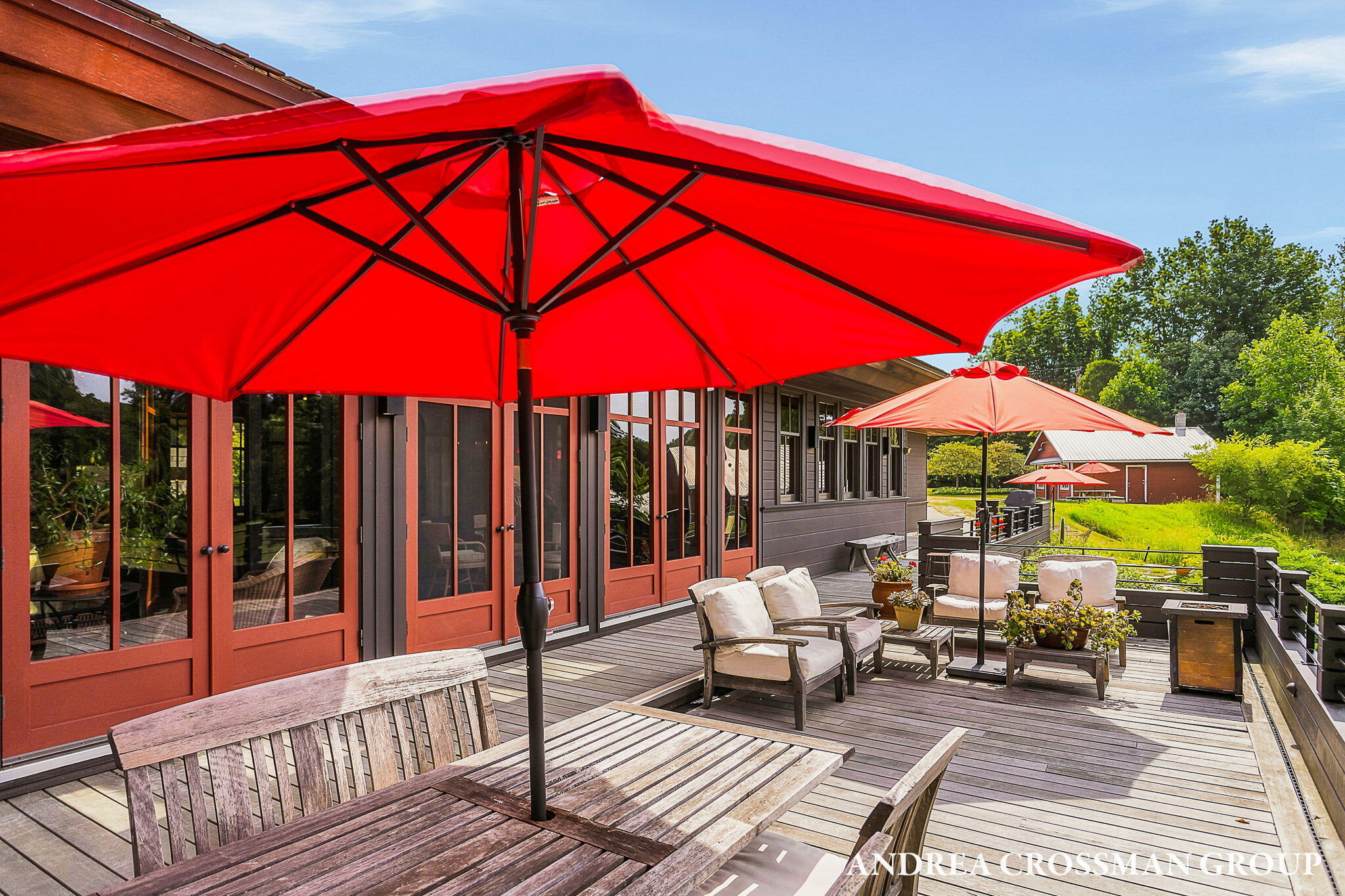 2048 Lakeshore Drive
