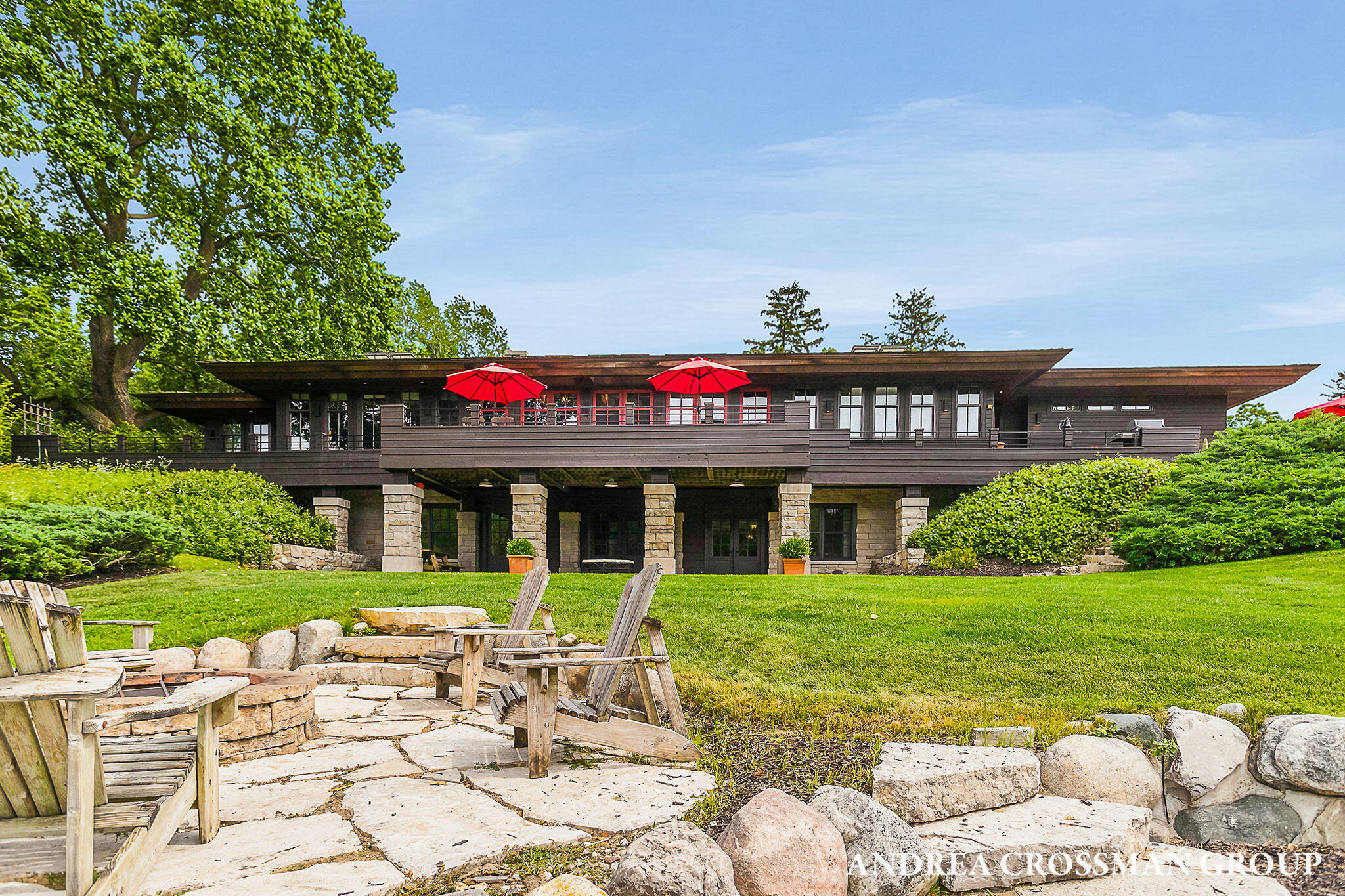 2048 Lakeshore Drive