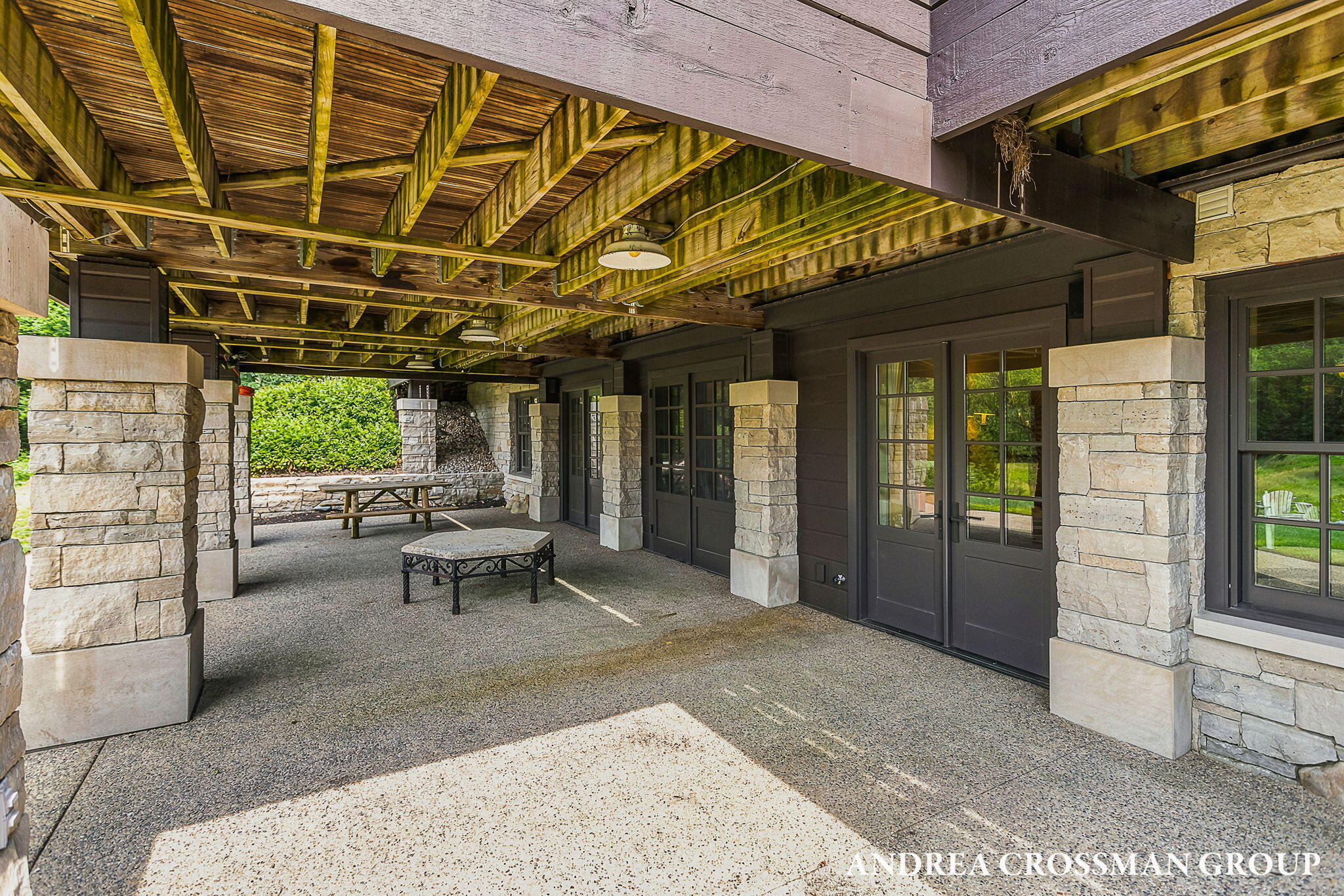 2048 Lakeshore Drive