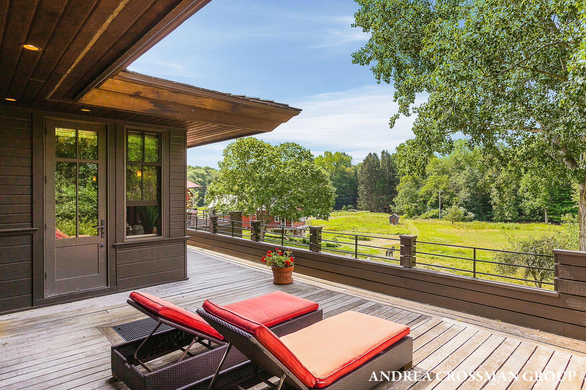 2048 Lakeshore Drive