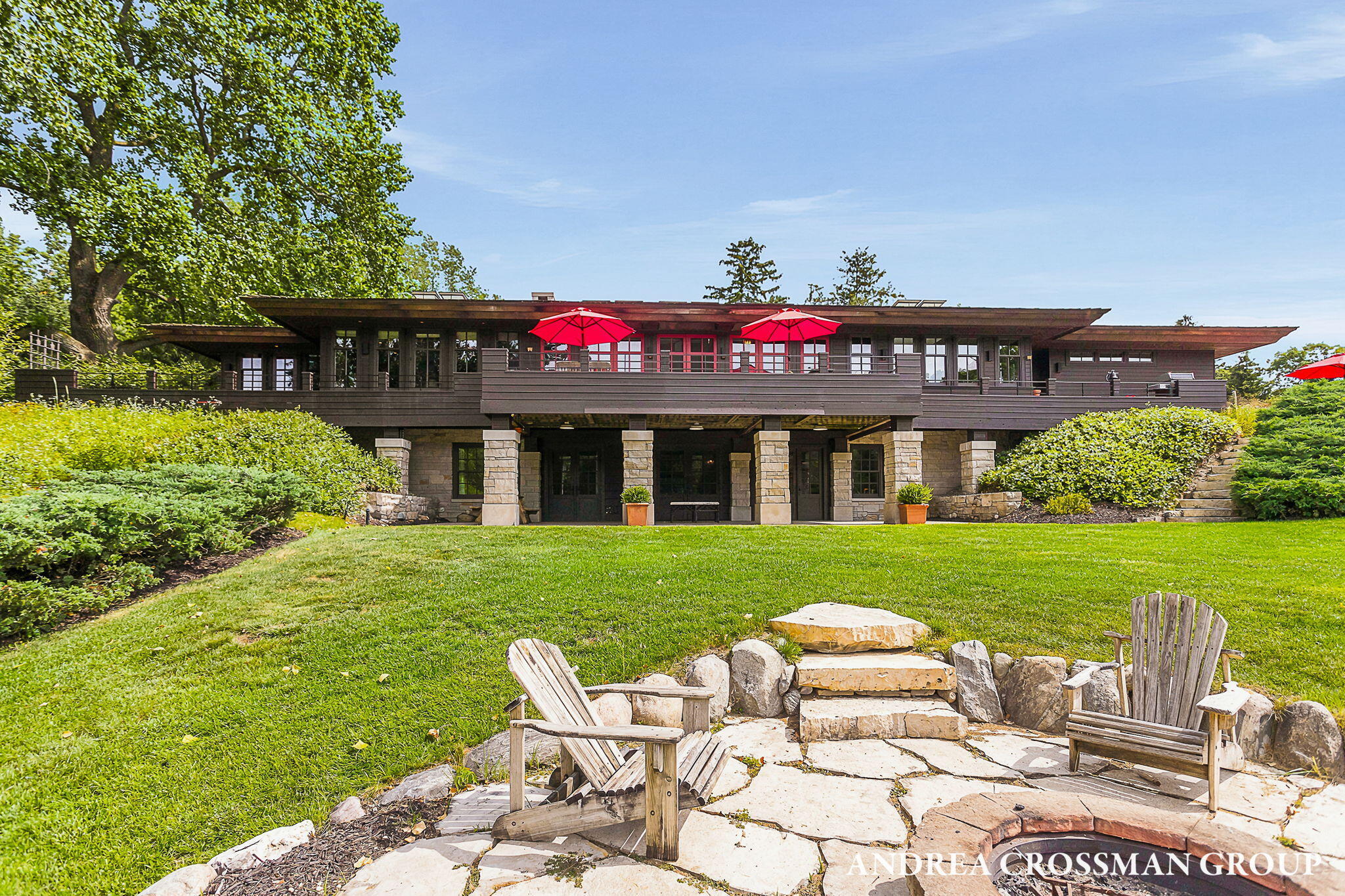2048 Lakeshore Drive