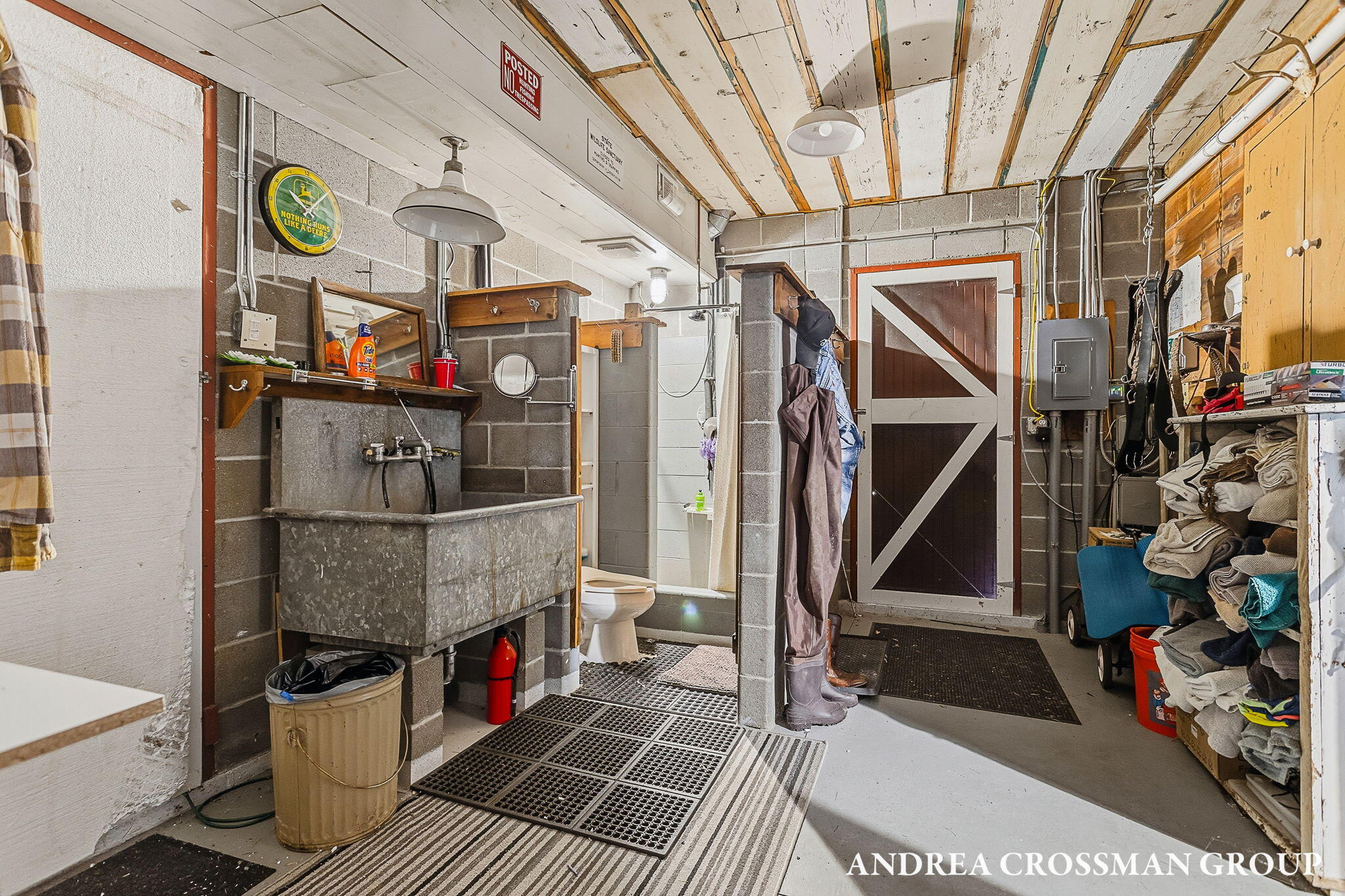 2048 Lakeshore Drive