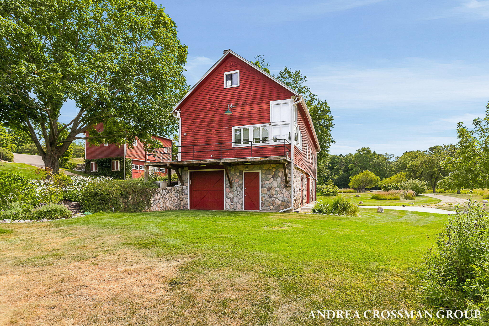2048 Lakeshore Drive