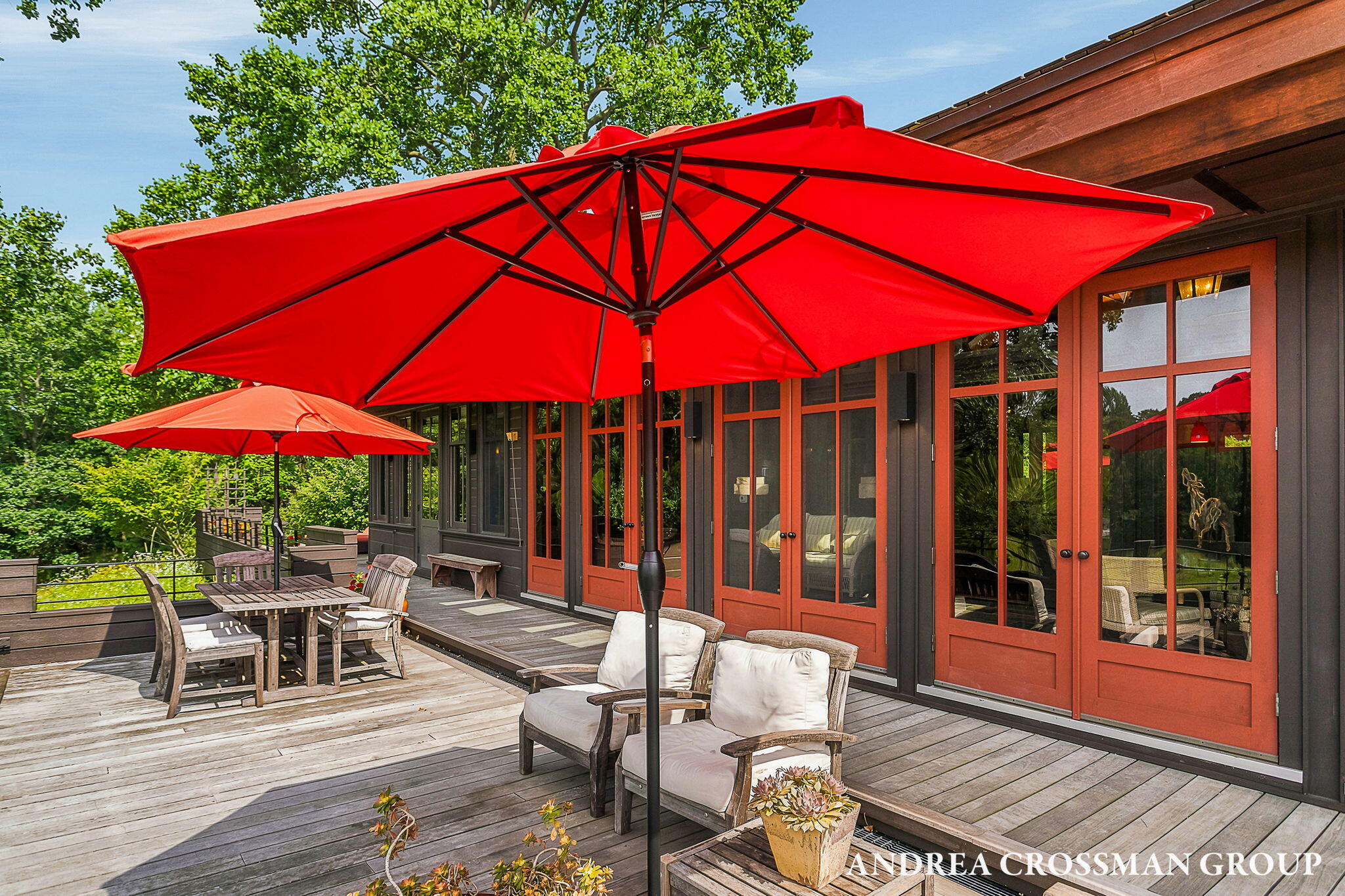 2048 Lakeshore Drive