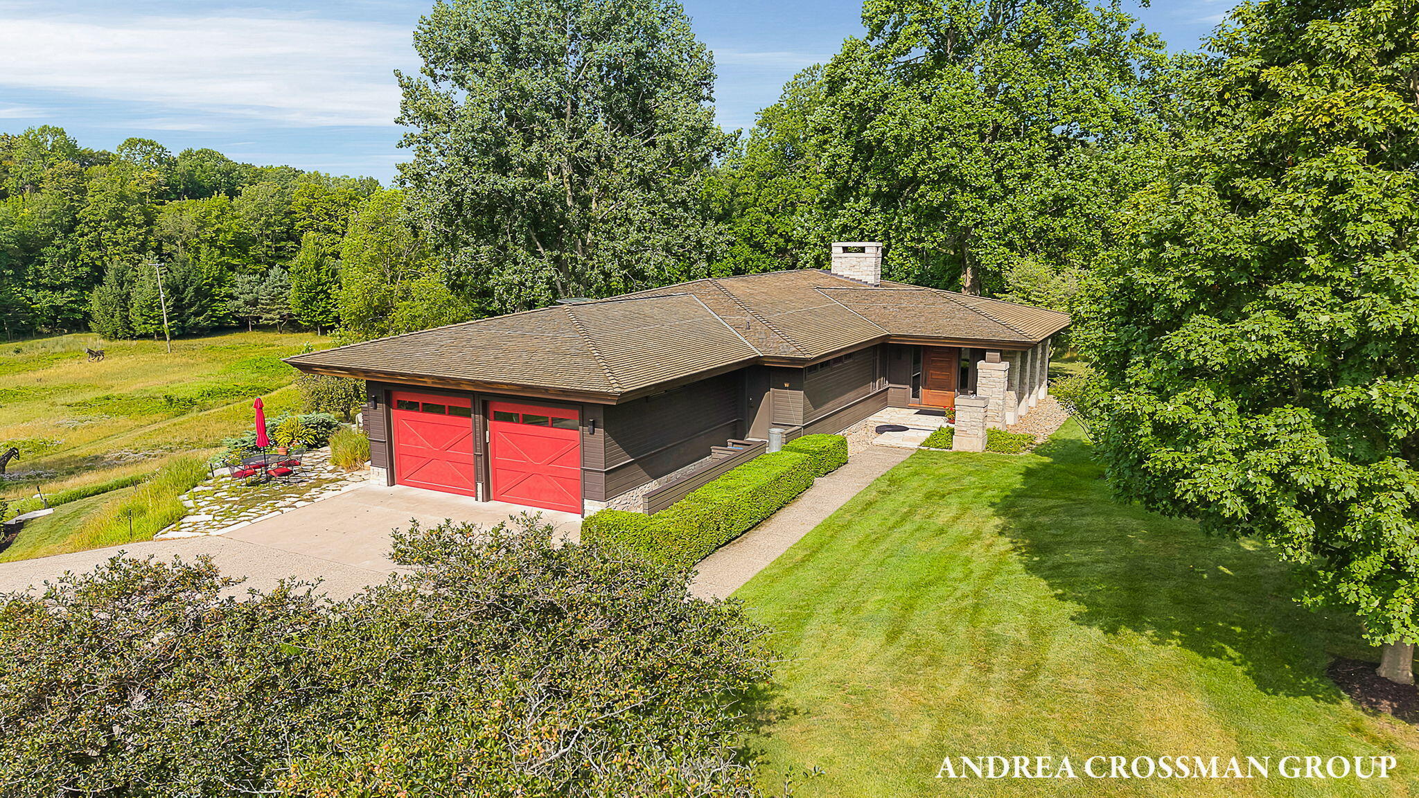 2048 Lakeshore Drive