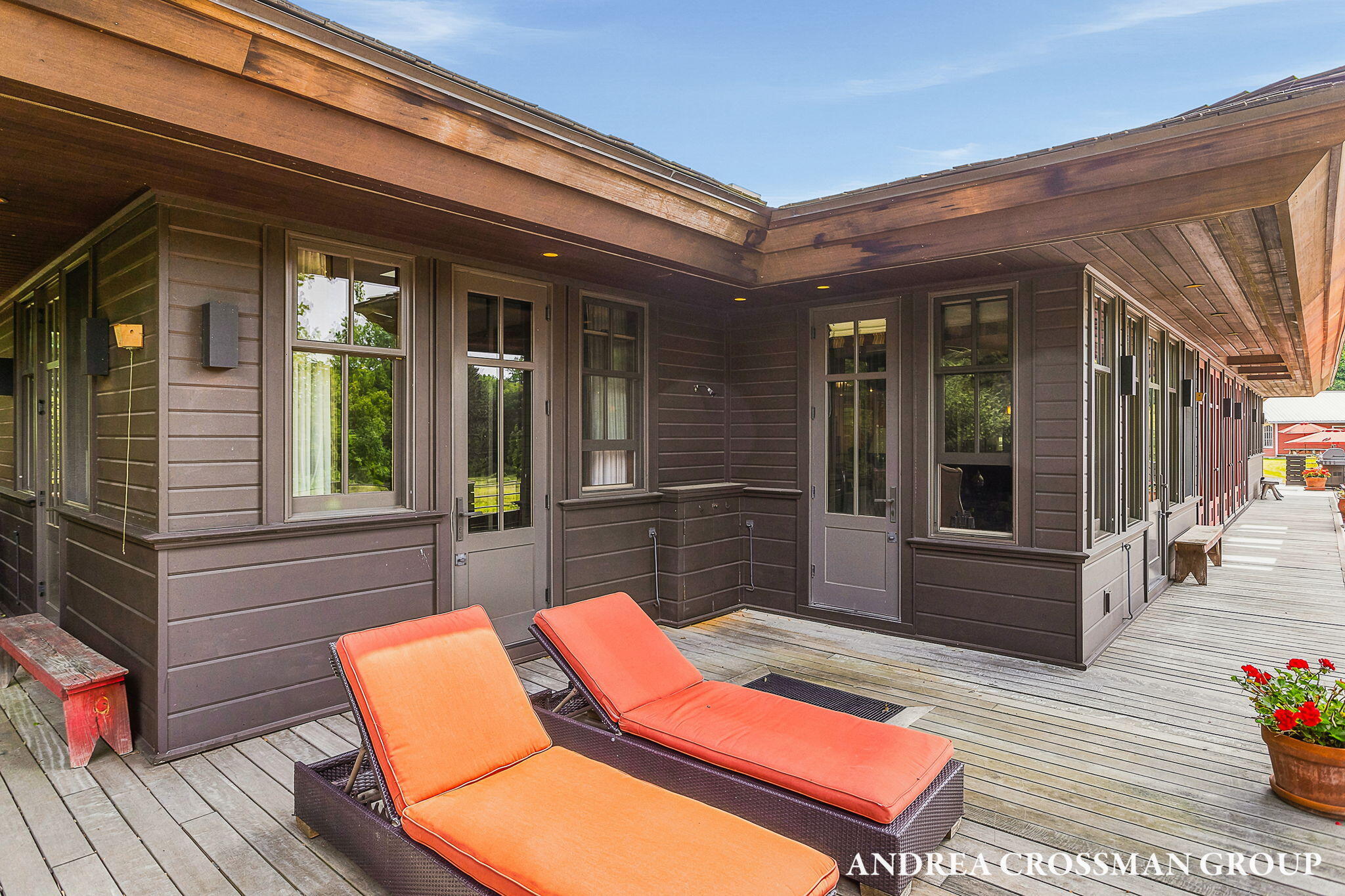 2048 Lakeshore Drive