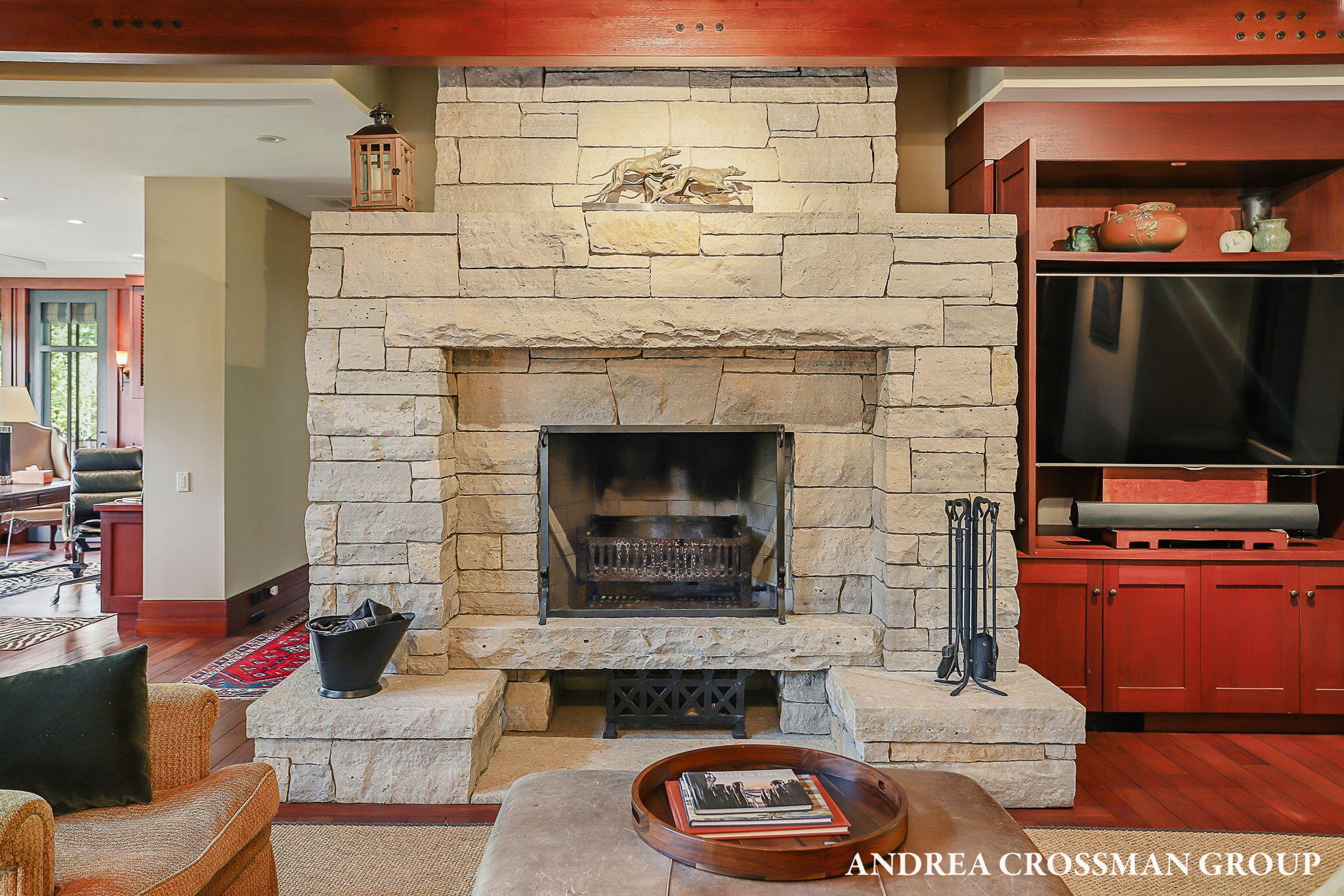 2048 Lakeshore Drive