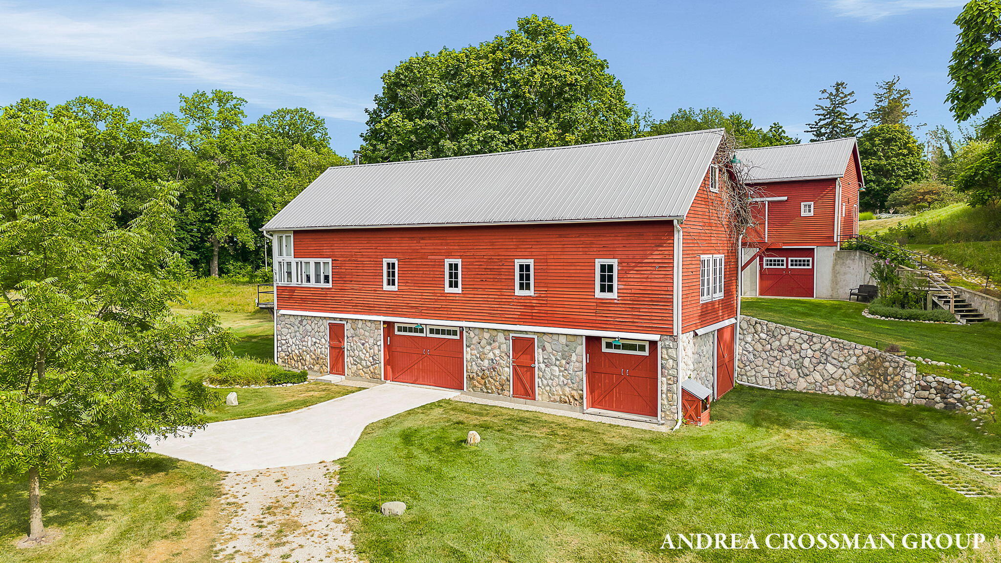2048 Lakeshore Drive