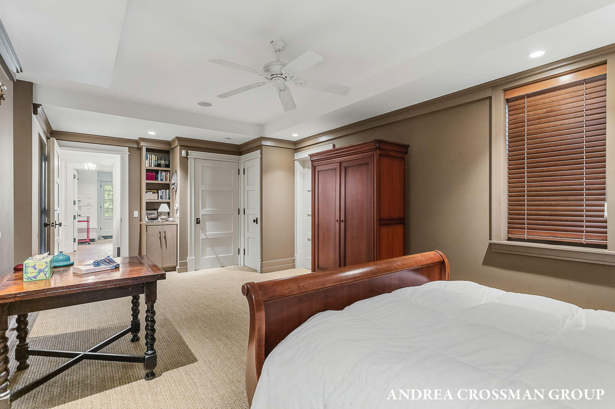 2048 Lakeshore Drive