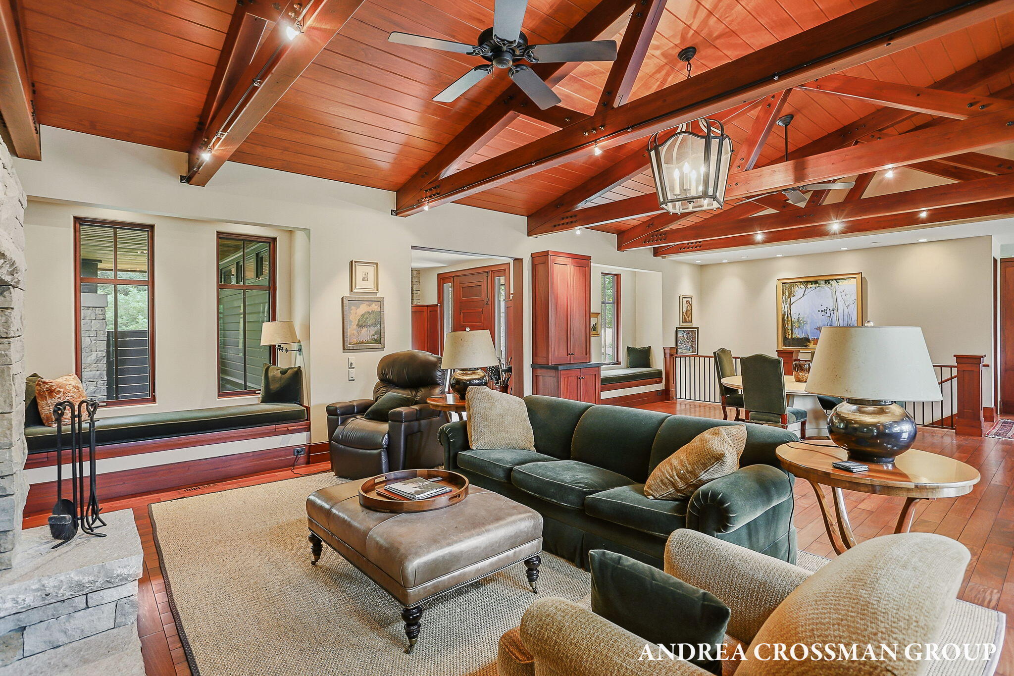 2048 Lakeshore Drive
