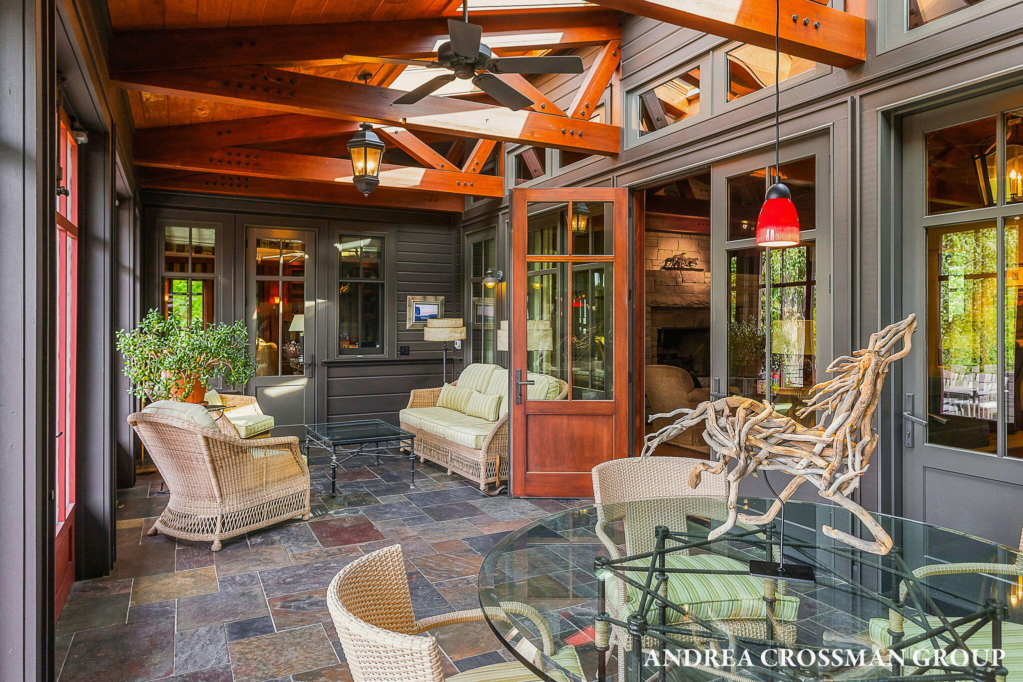 2048 Lakeshore Drive