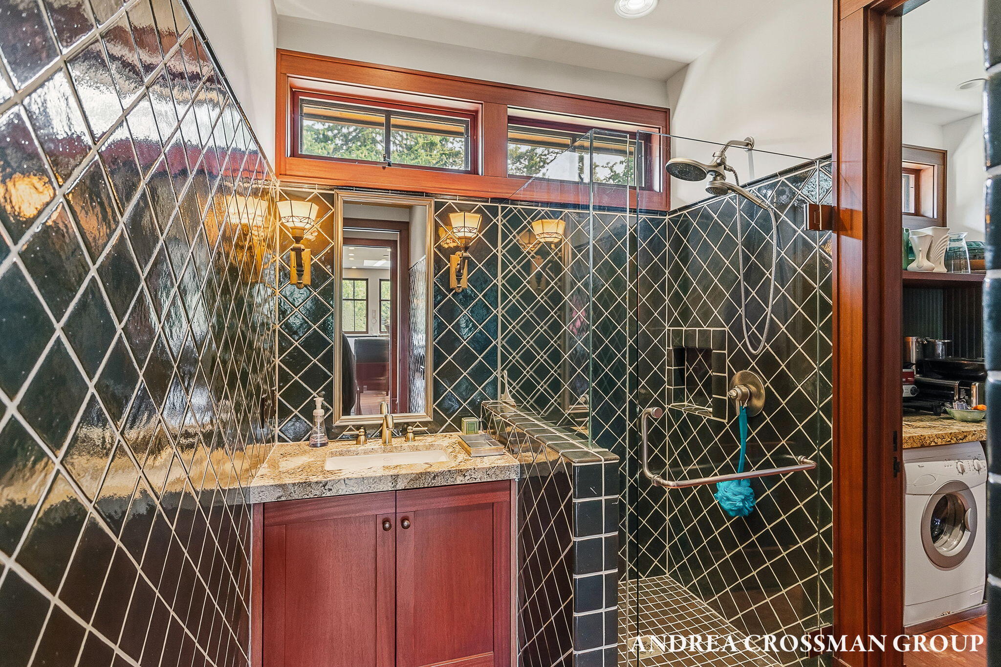 2048 Lakeshore Drive