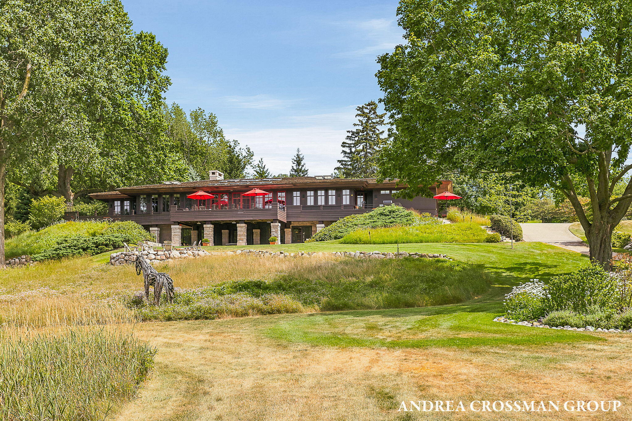 2048 Lakeshore Drive