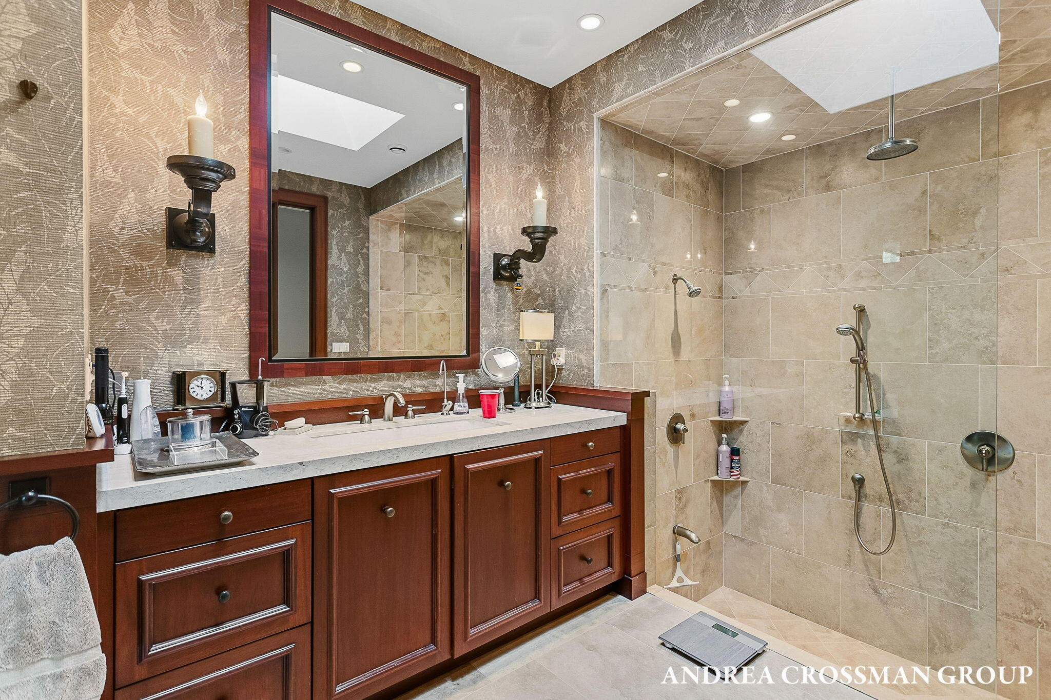 2048 Lakeshore Drive