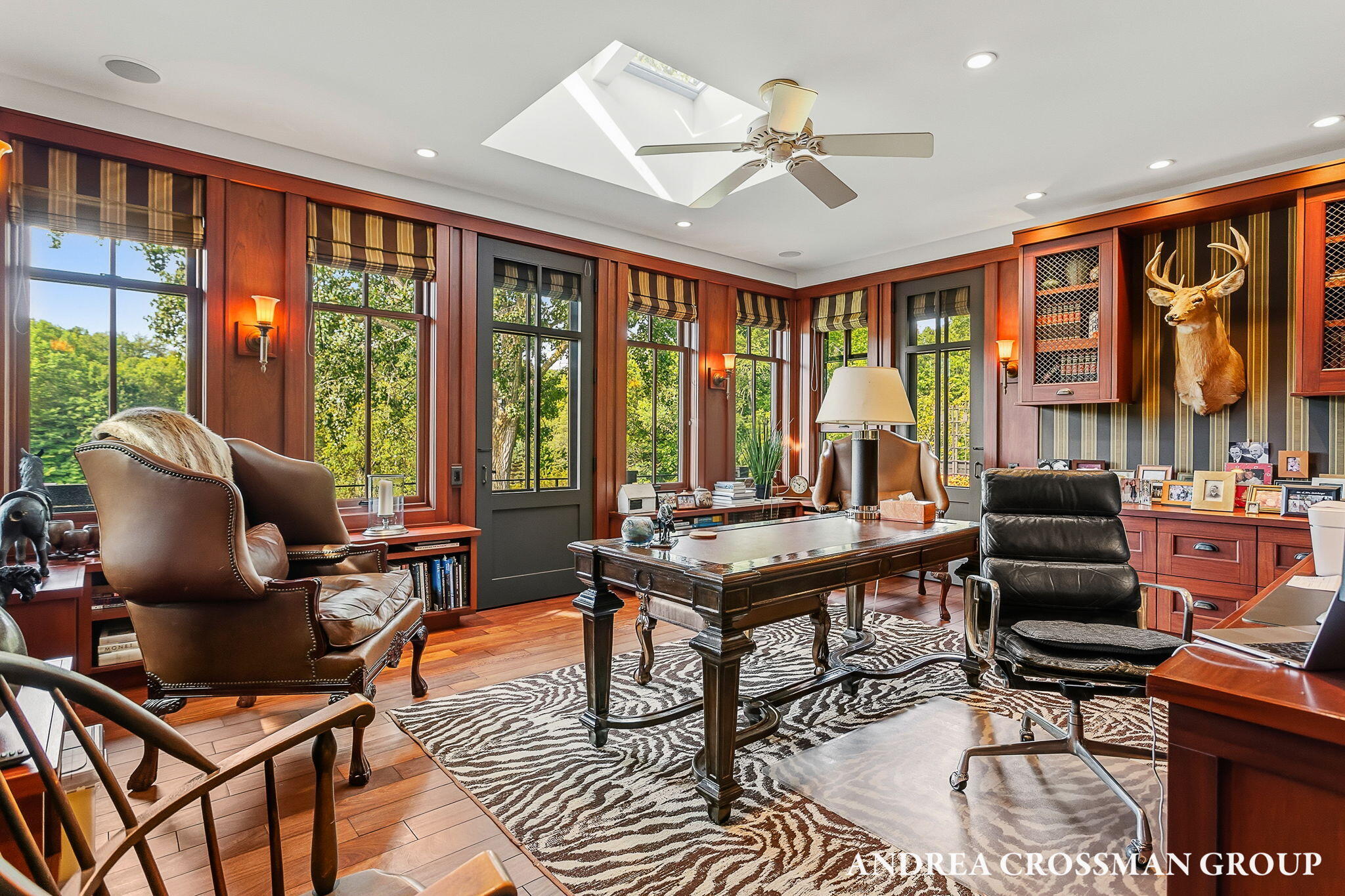 2048 Lakeshore Drive