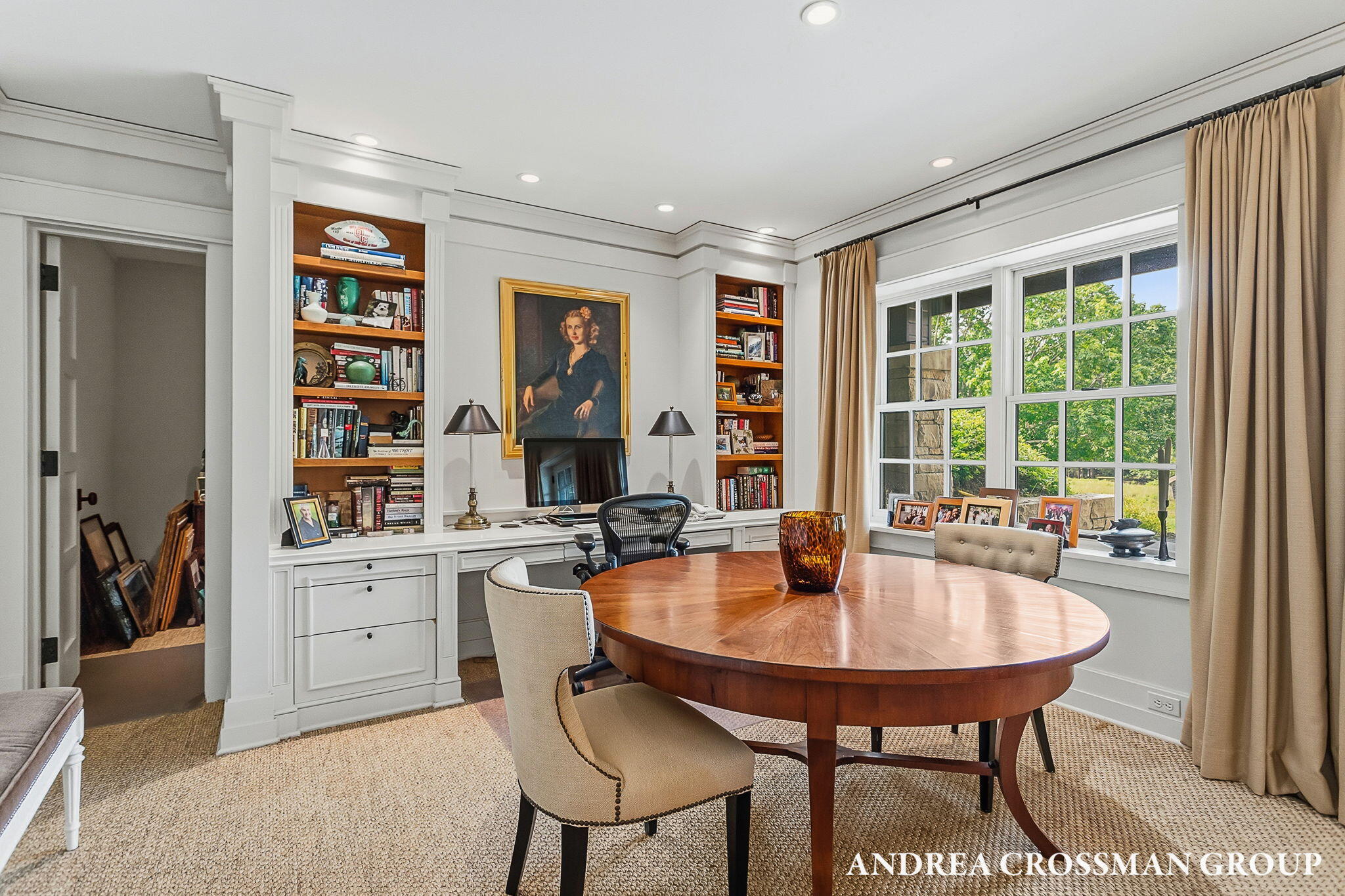 2048 Lakeshore Drive
