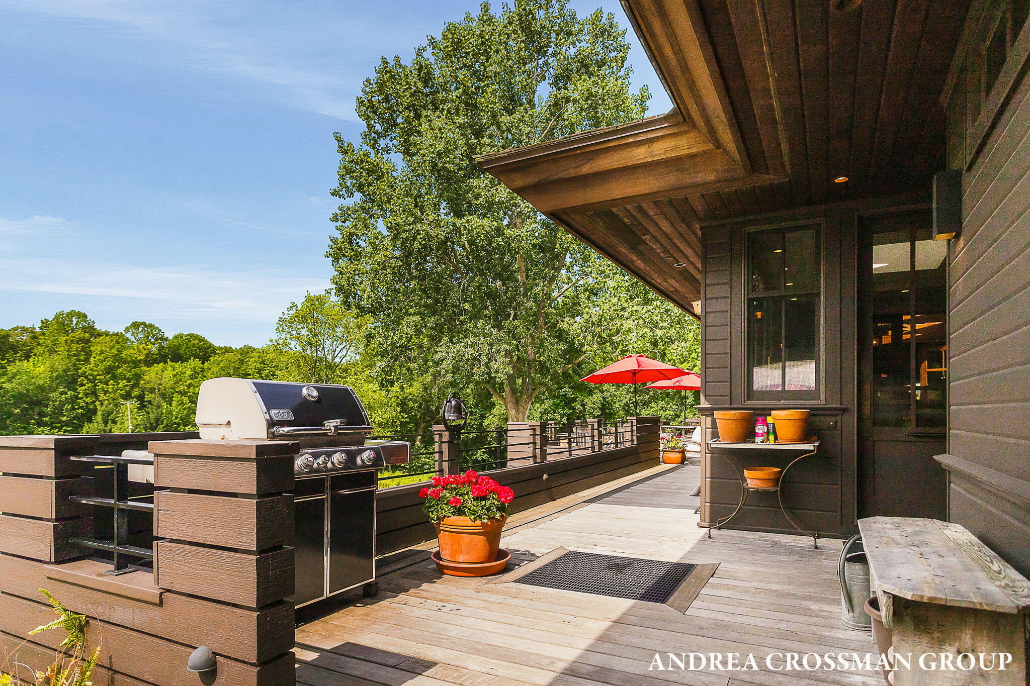 2048 Lakeshore Drive