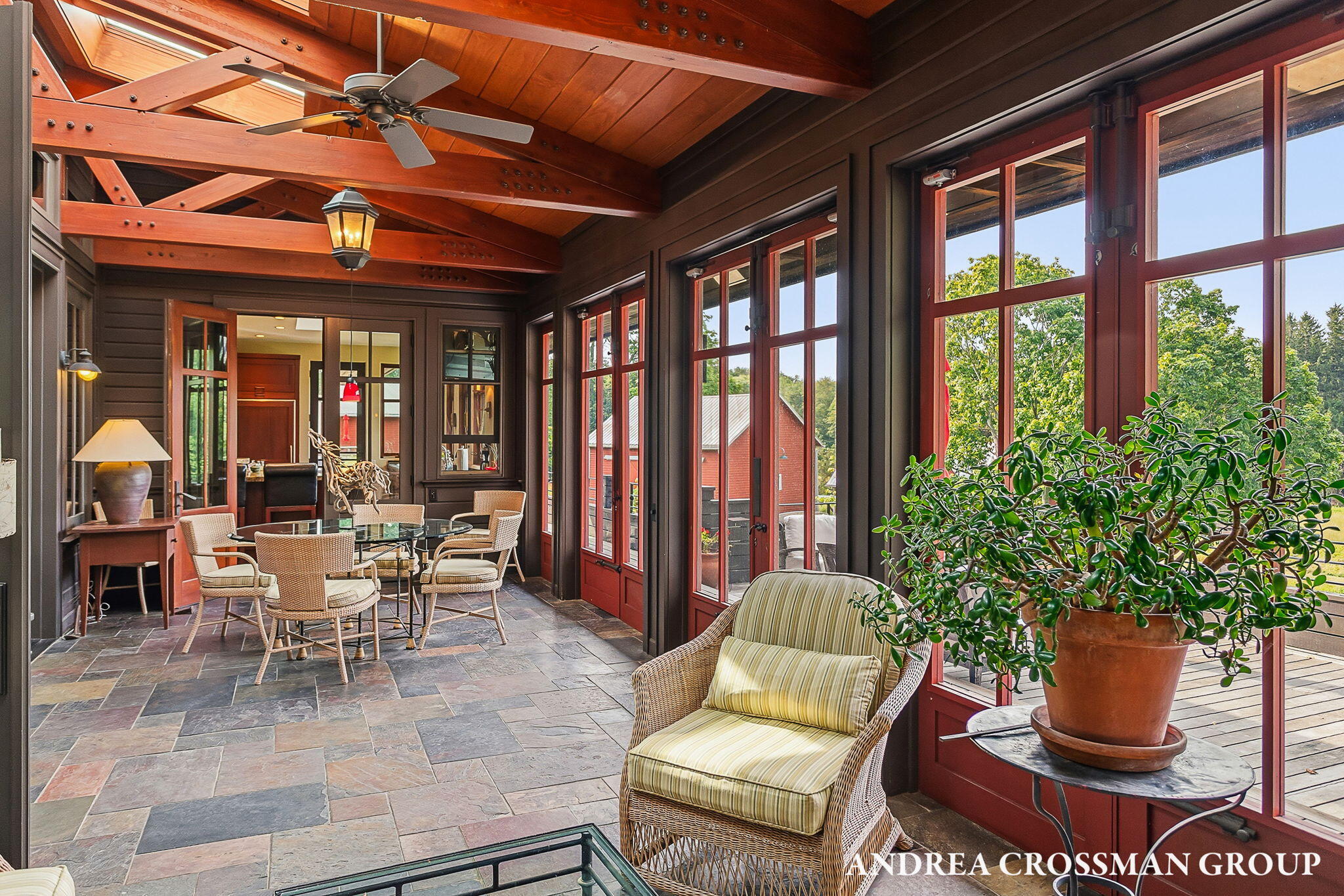 2048 Lakeshore Drive