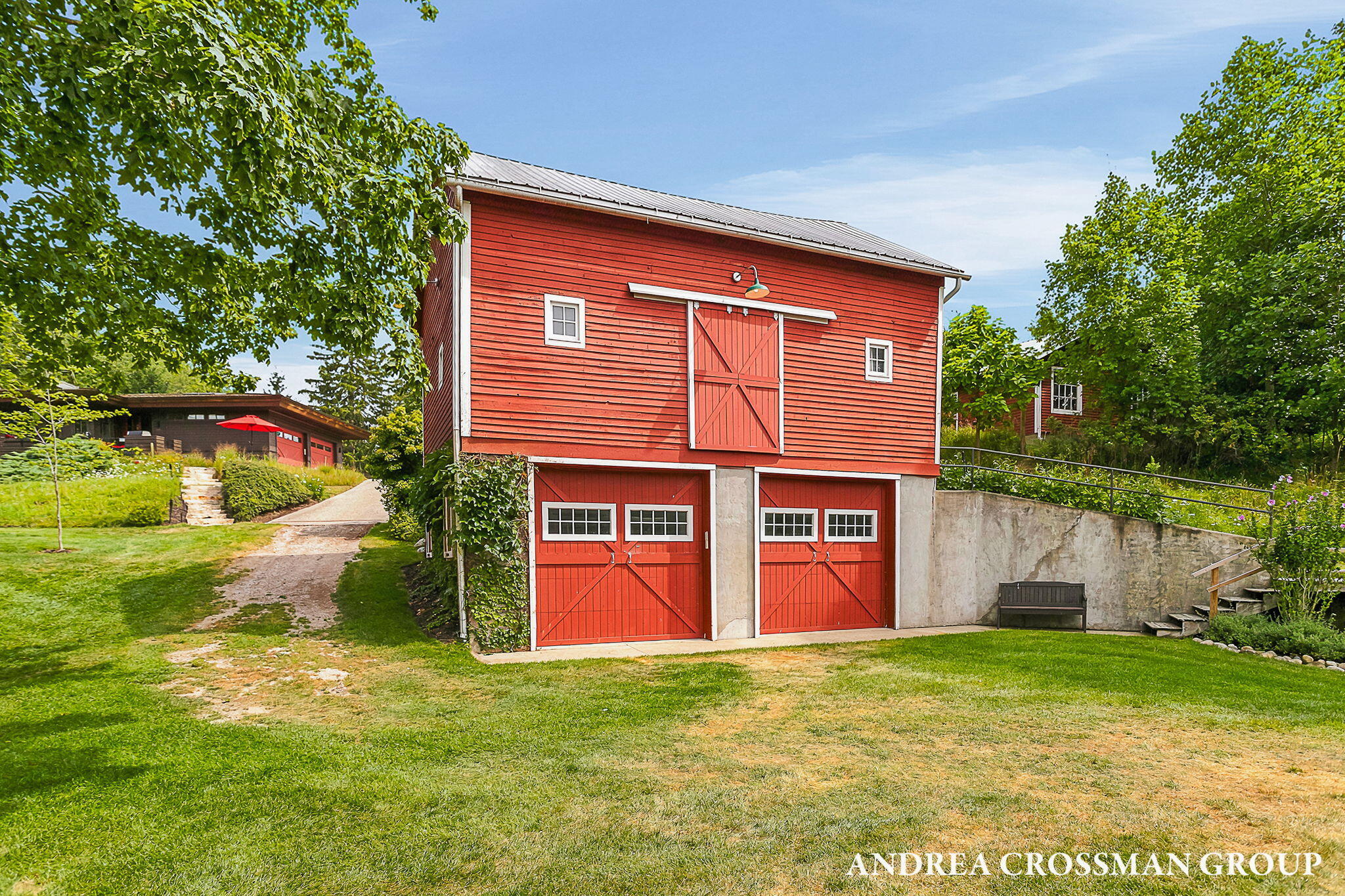 2048 Lakeshore Drive