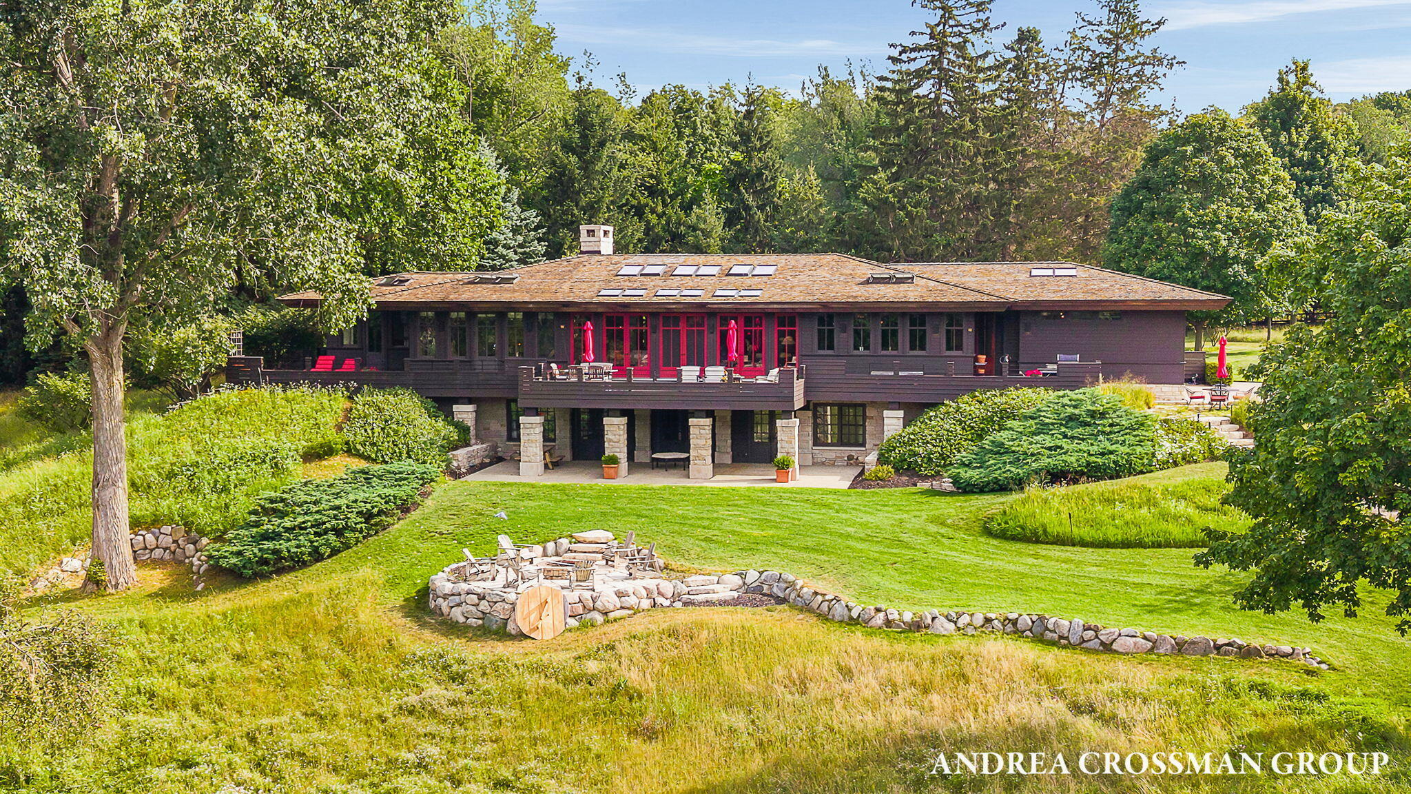 2048 Lakeshore Drive