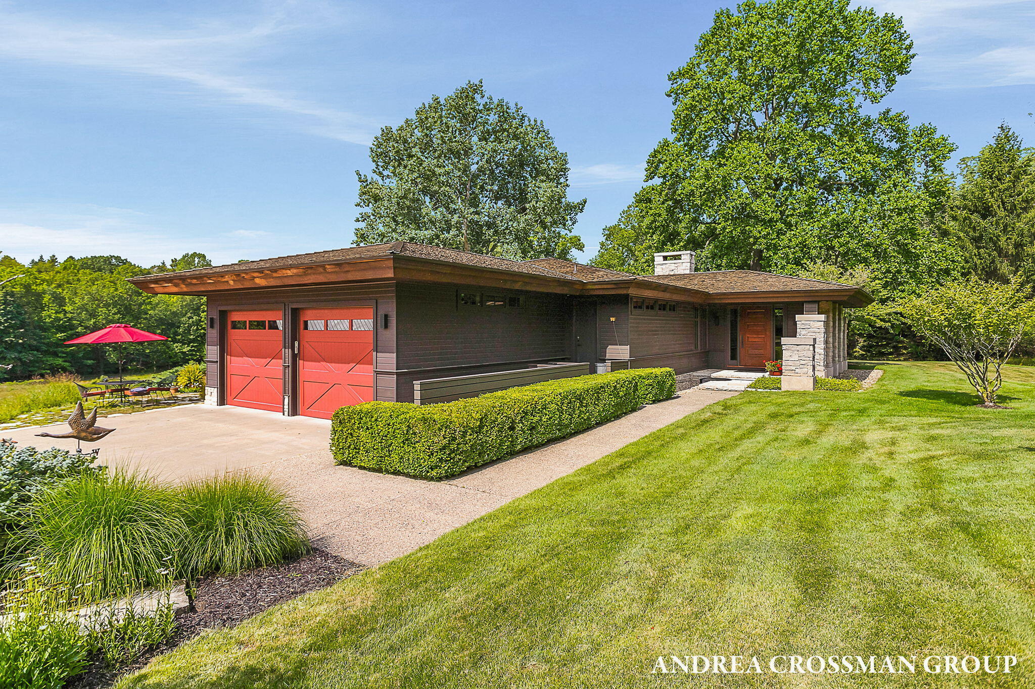 2048 Lakeshore Drive