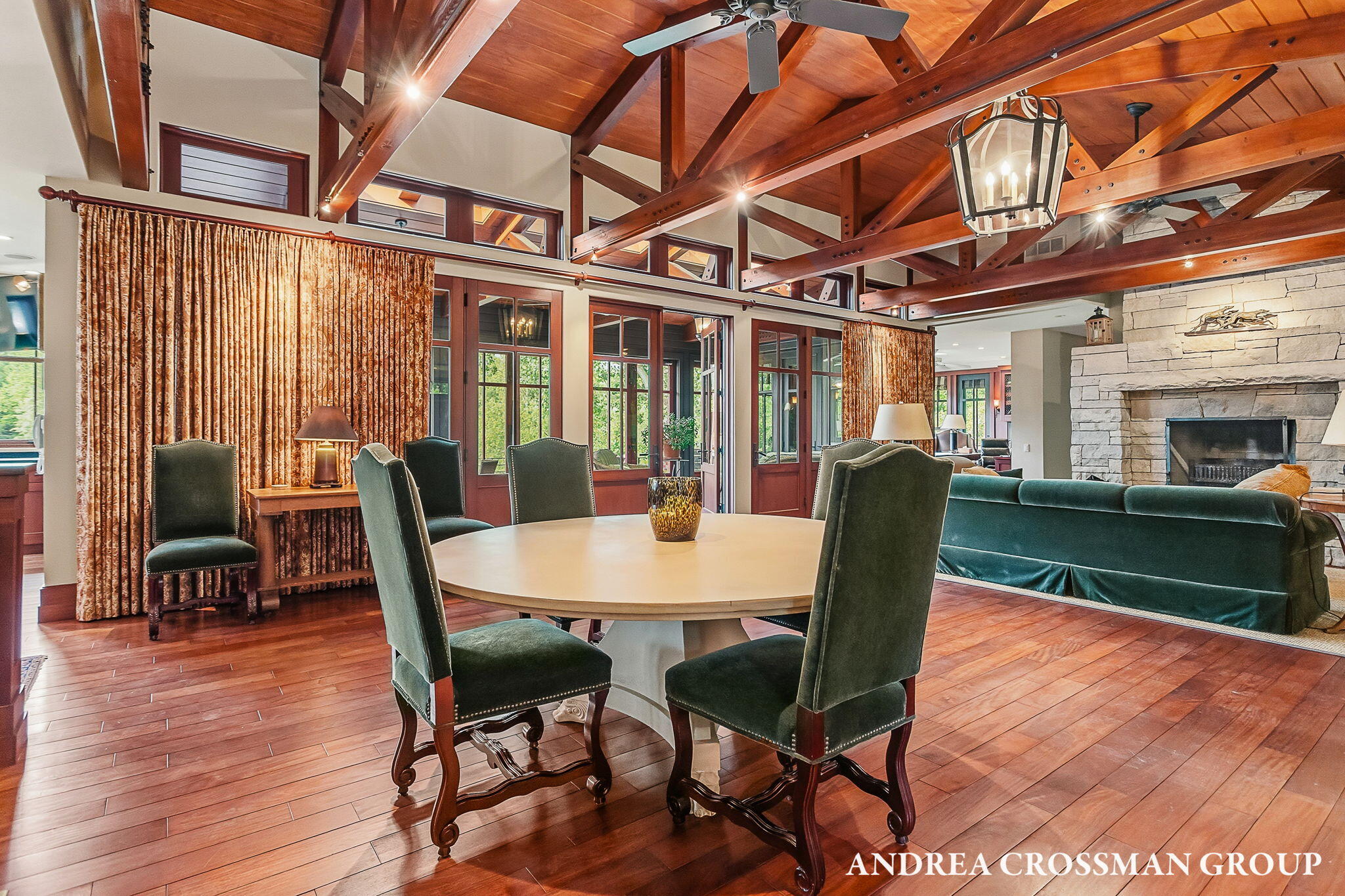 2048 Lakeshore Drive