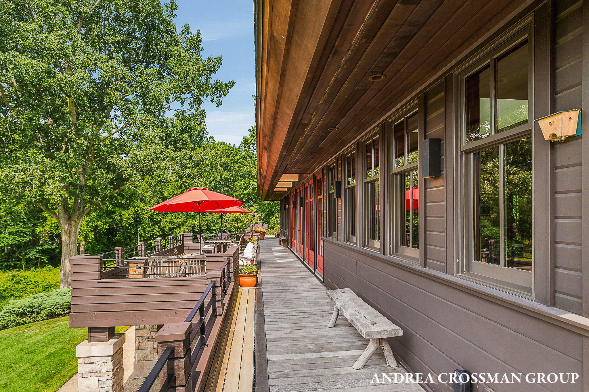 2048 Lakeshore Drive