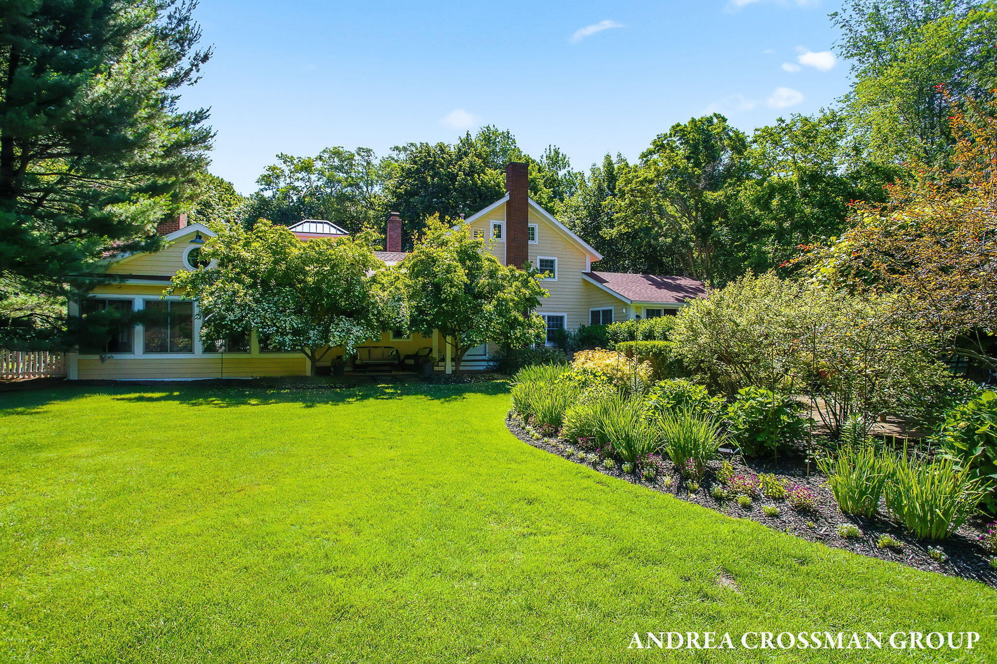2075 Lakeshore Drive