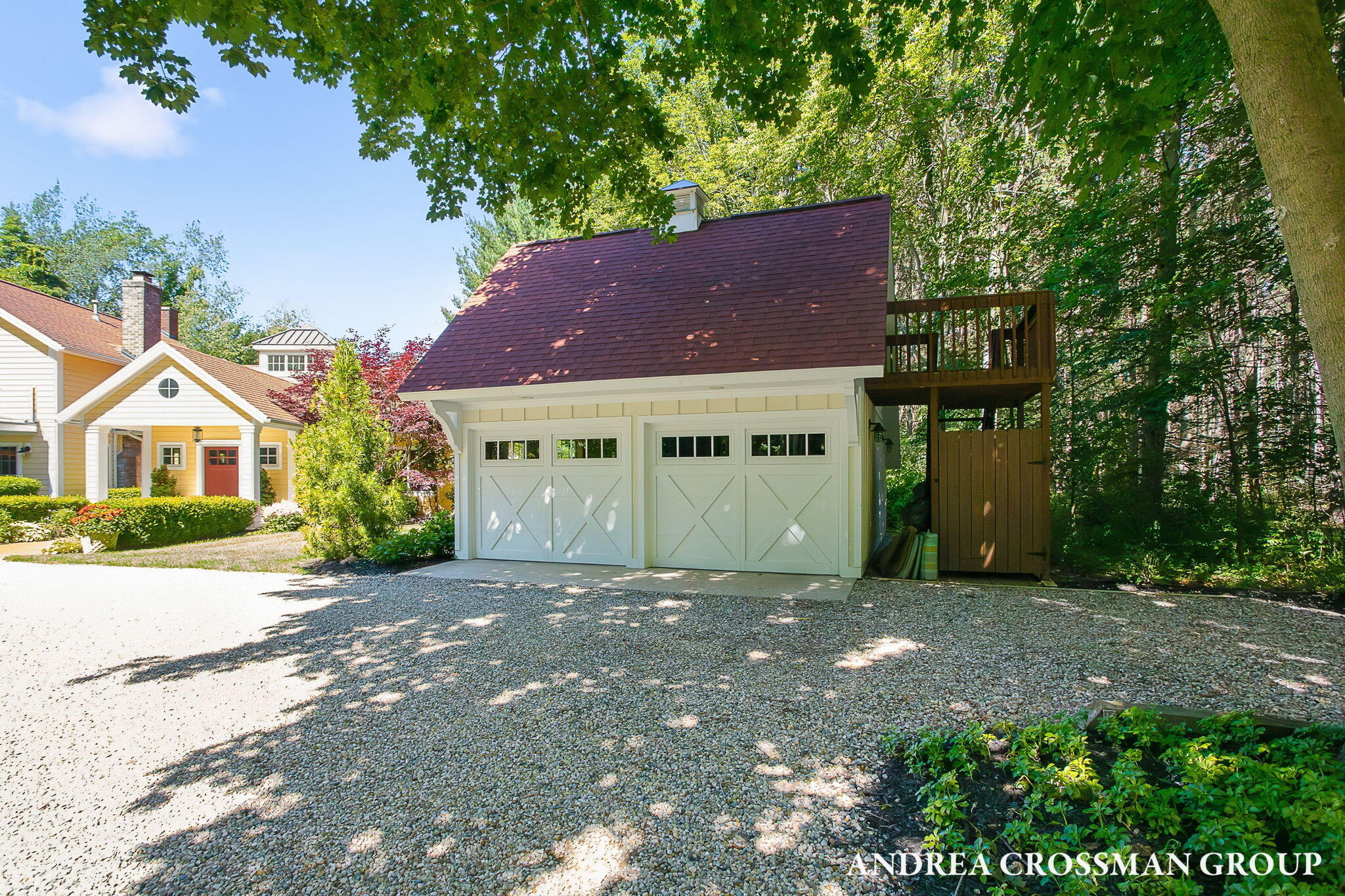 2075 Lakeshore Drive