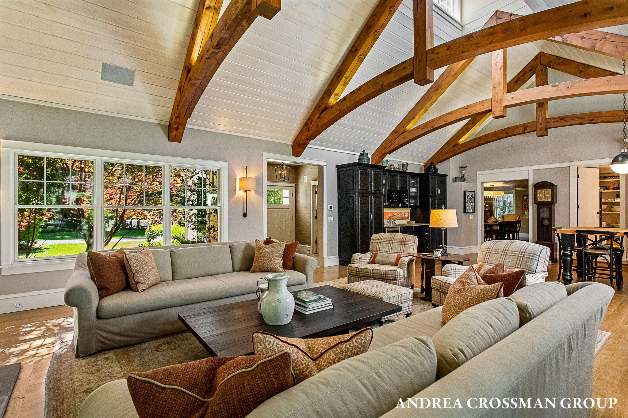 2075 Lakeshore Drive