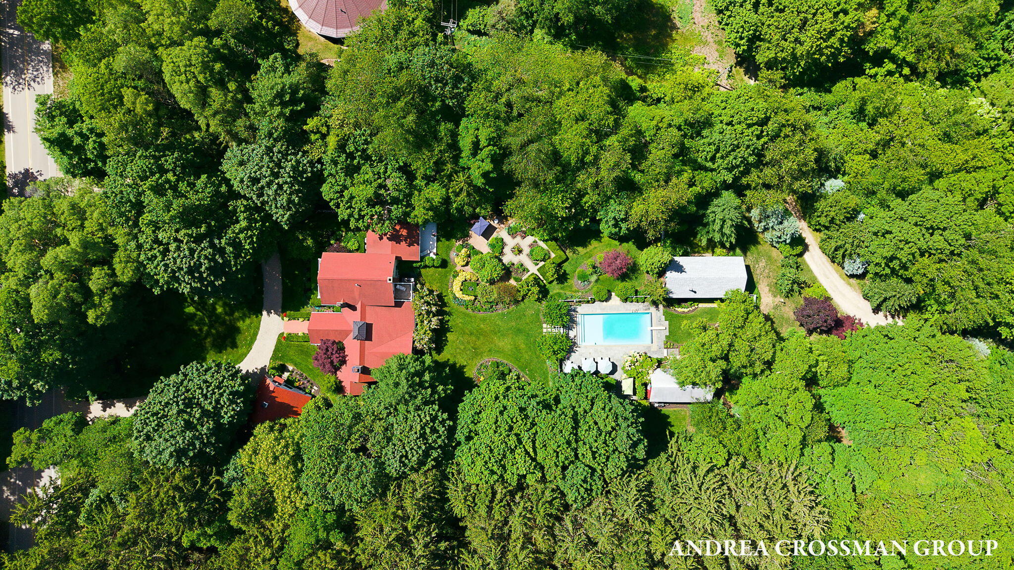 2075 Lakeshore Drive