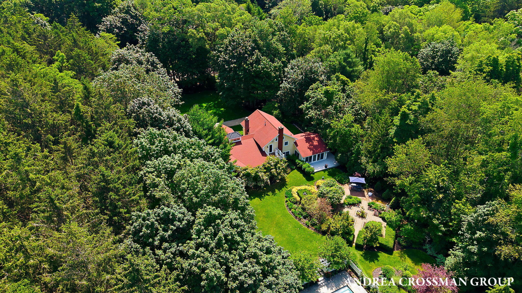 2075 Lakeshore Drive