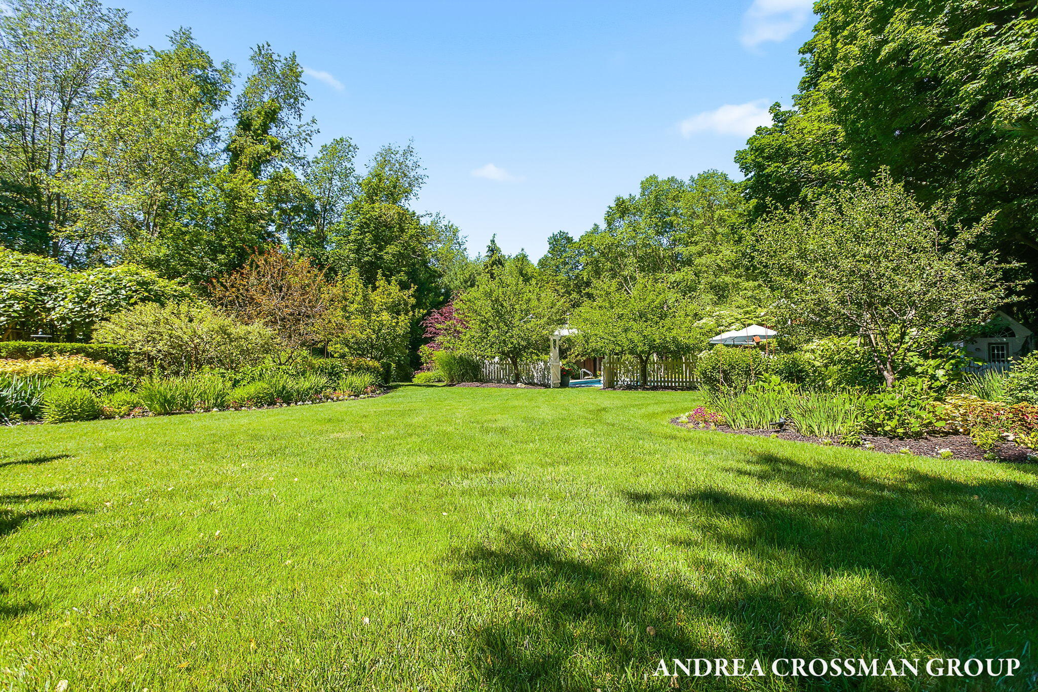 2075 Lakeshore Drive
