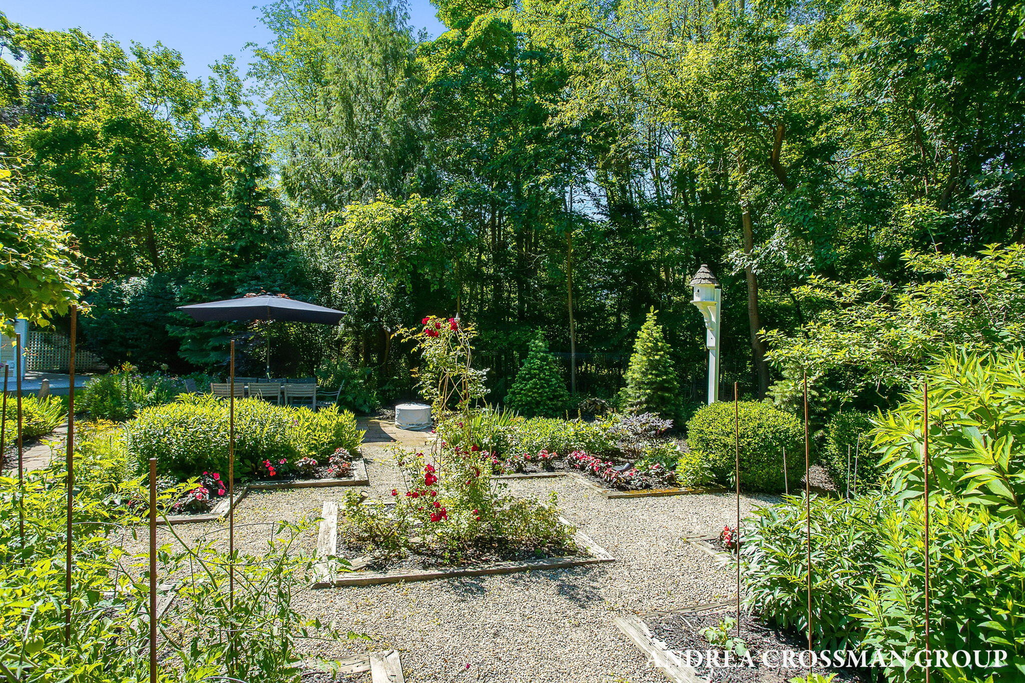 2075 Lakeshore Drive