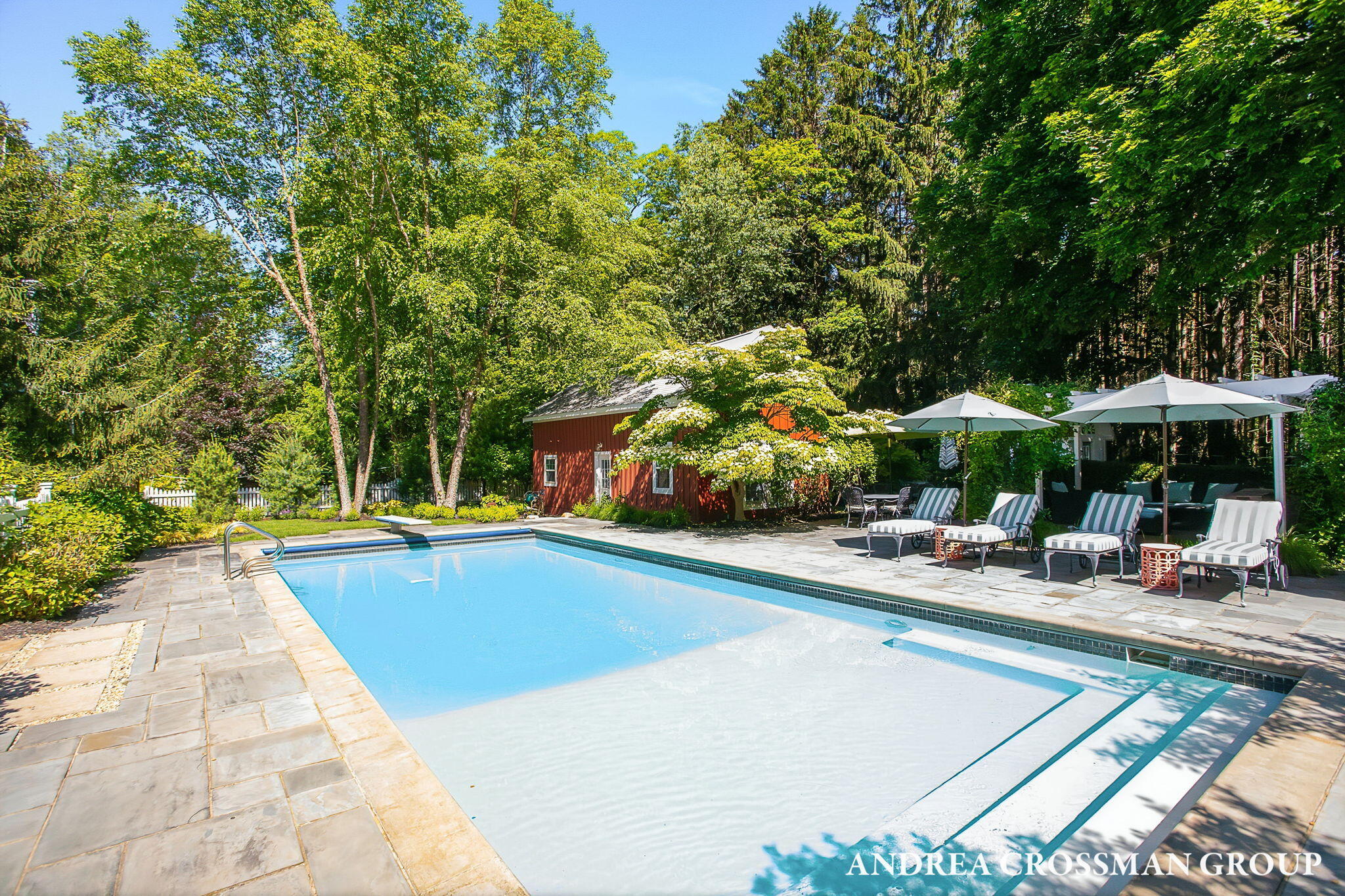 2075 Lakeshore Drive