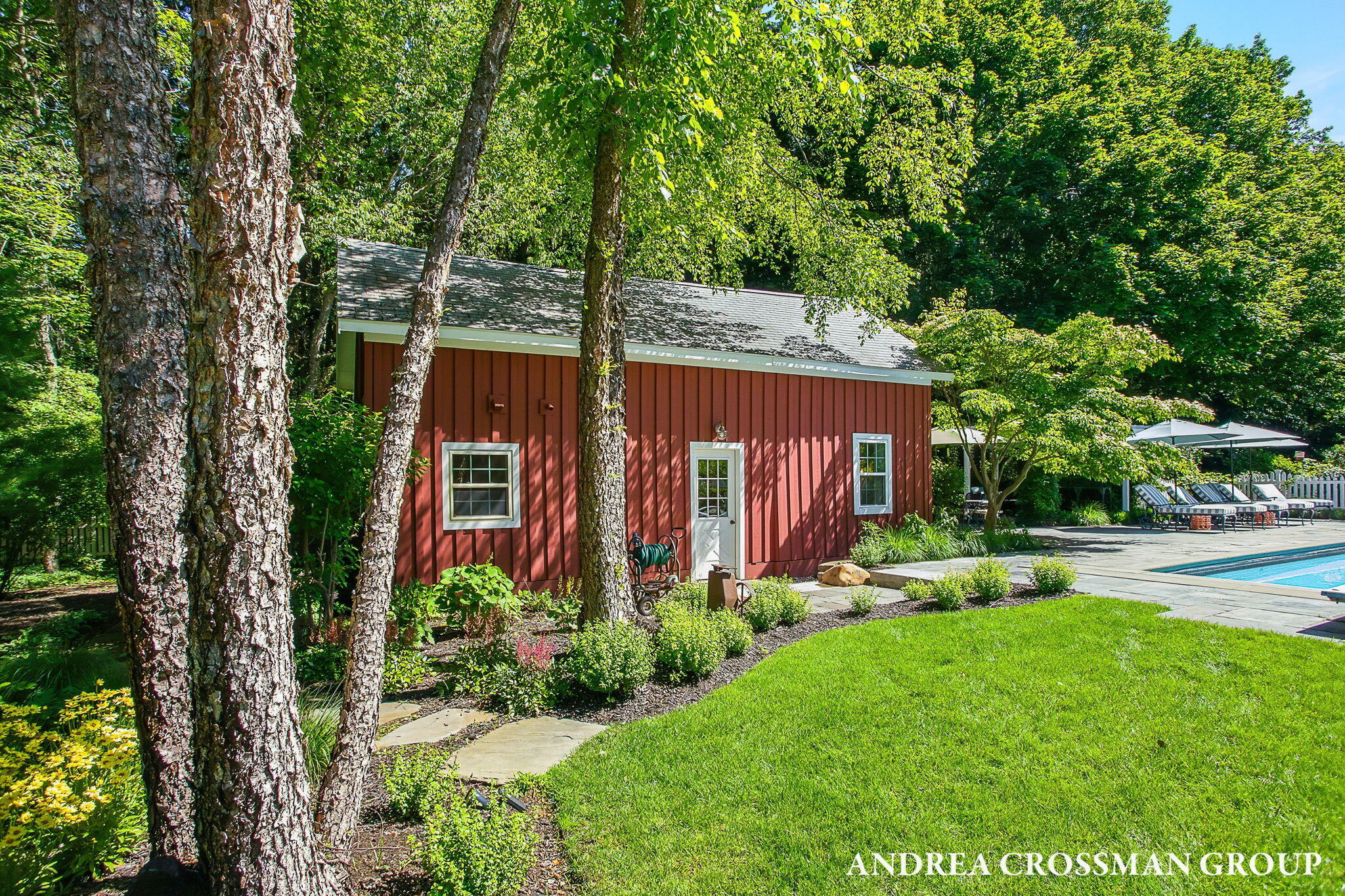 2075 Lakeshore Drive