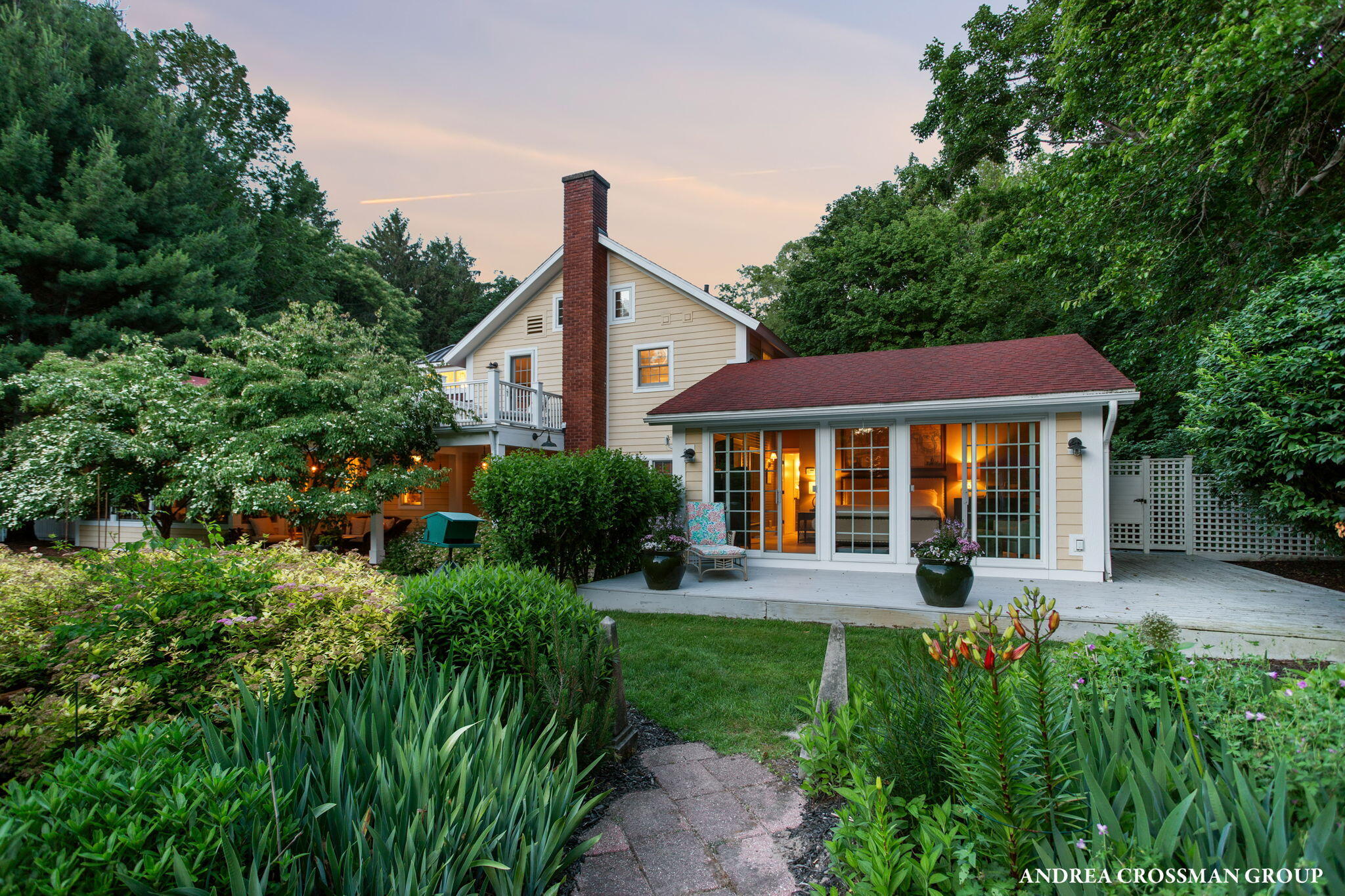 2075 Lakeshore Drive