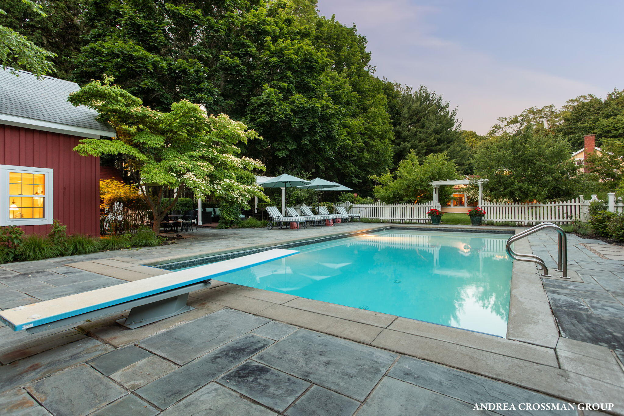 2075 Lakeshore Drive