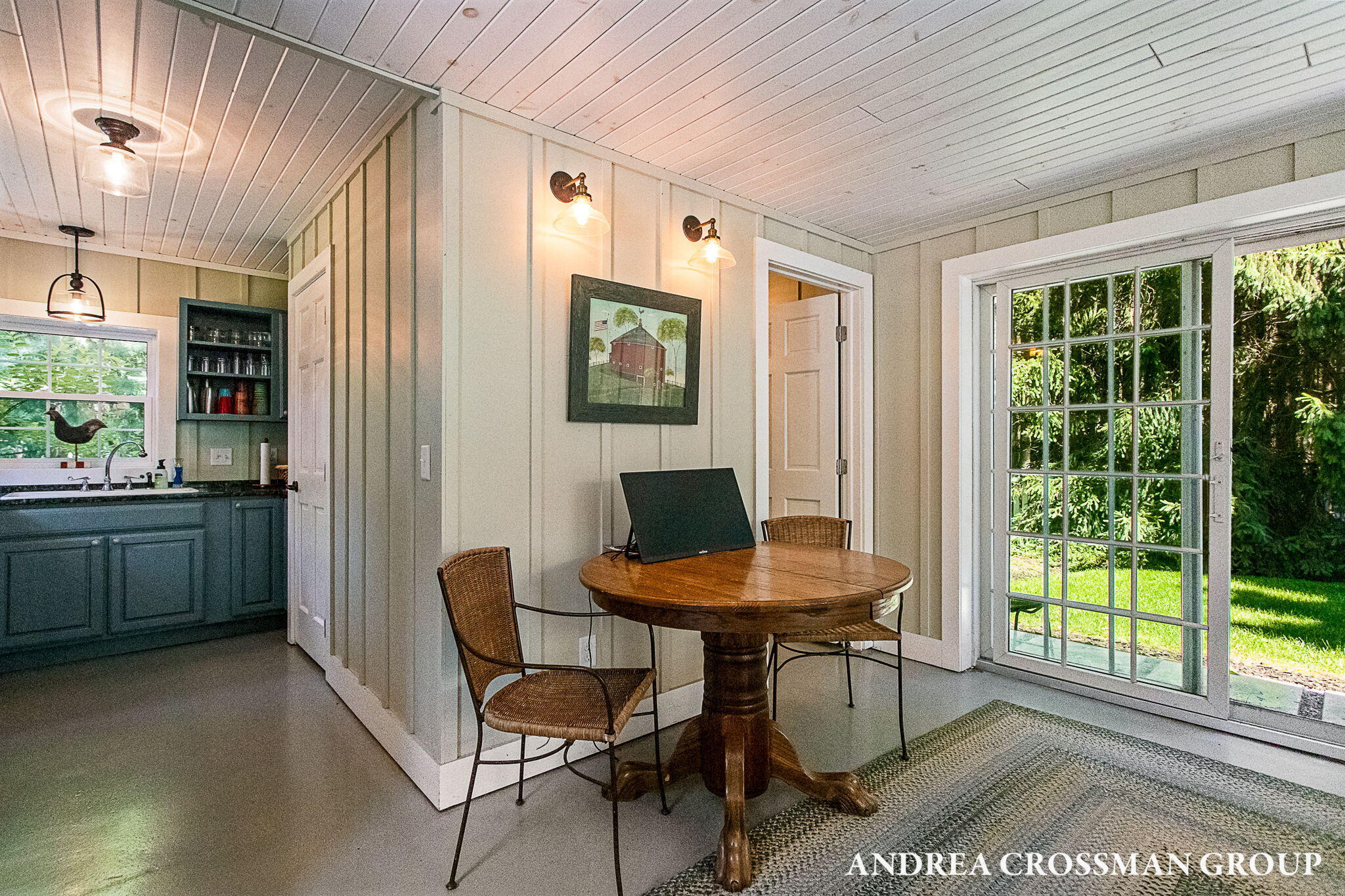 2075 Lakeshore Drive