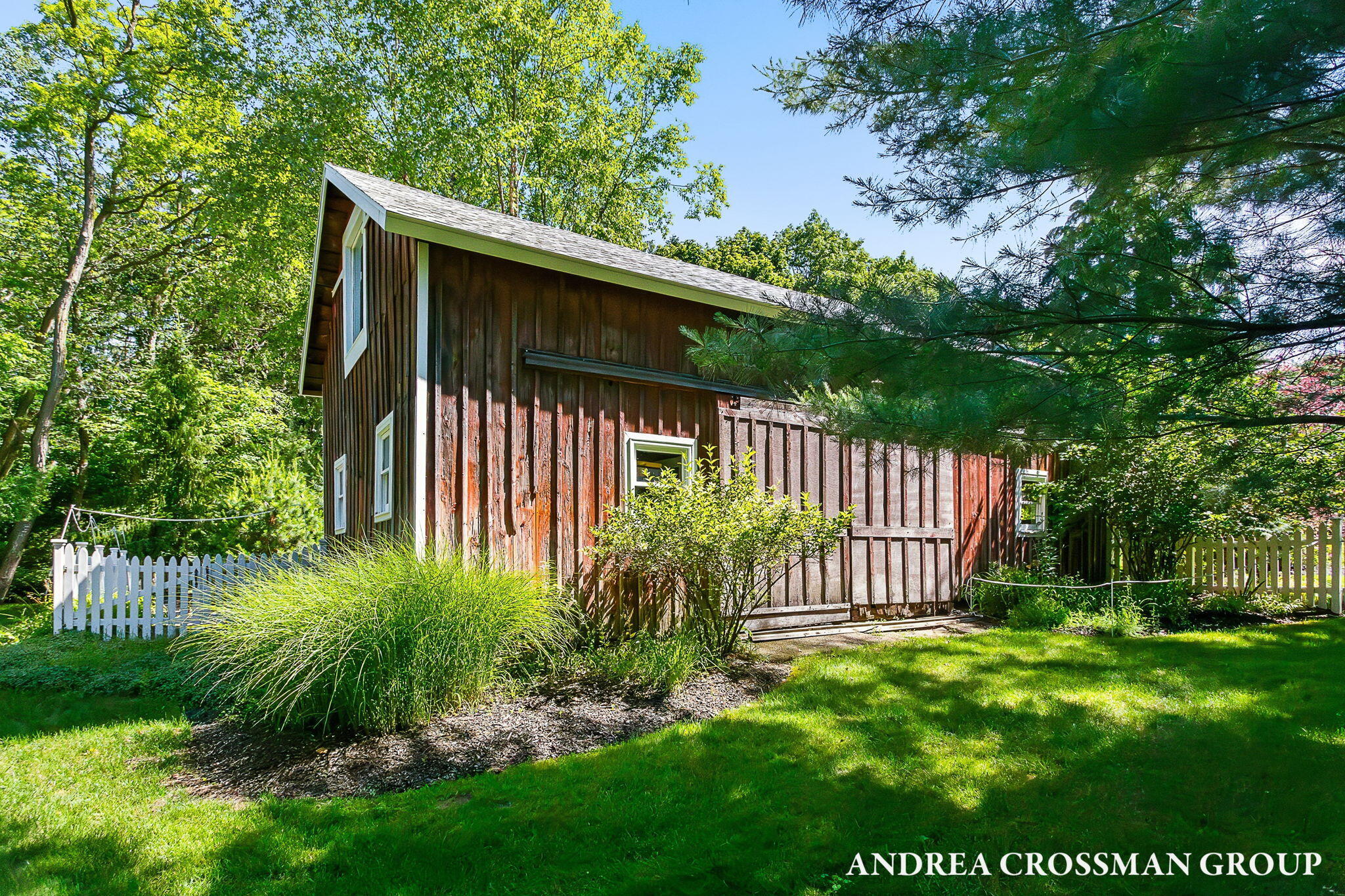 2075 Lakeshore Drive