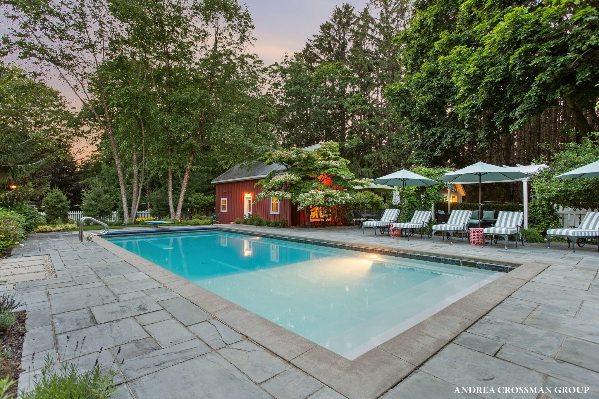 2075 Lakeshore Drive