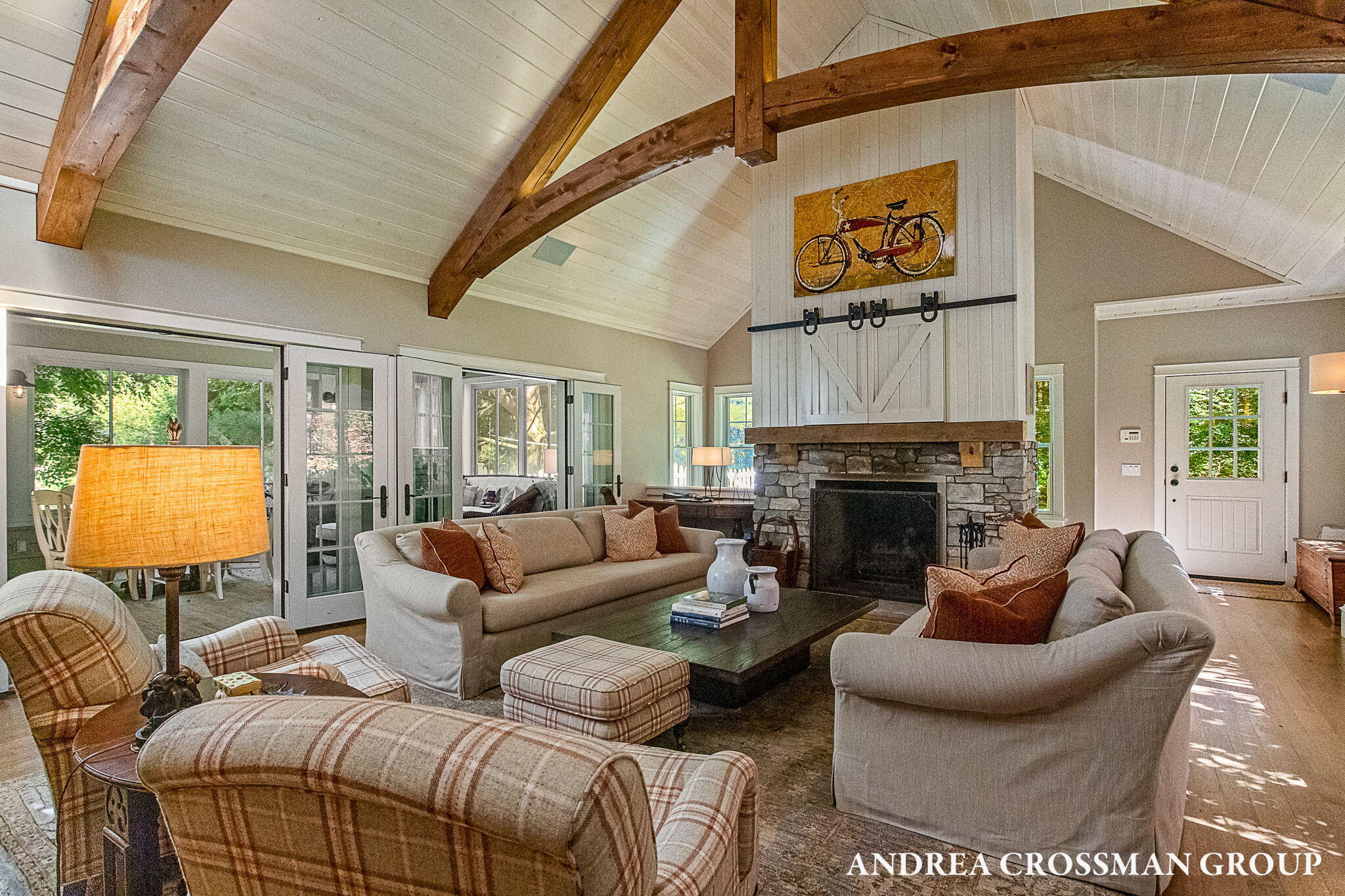 2075 Lakeshore Drive